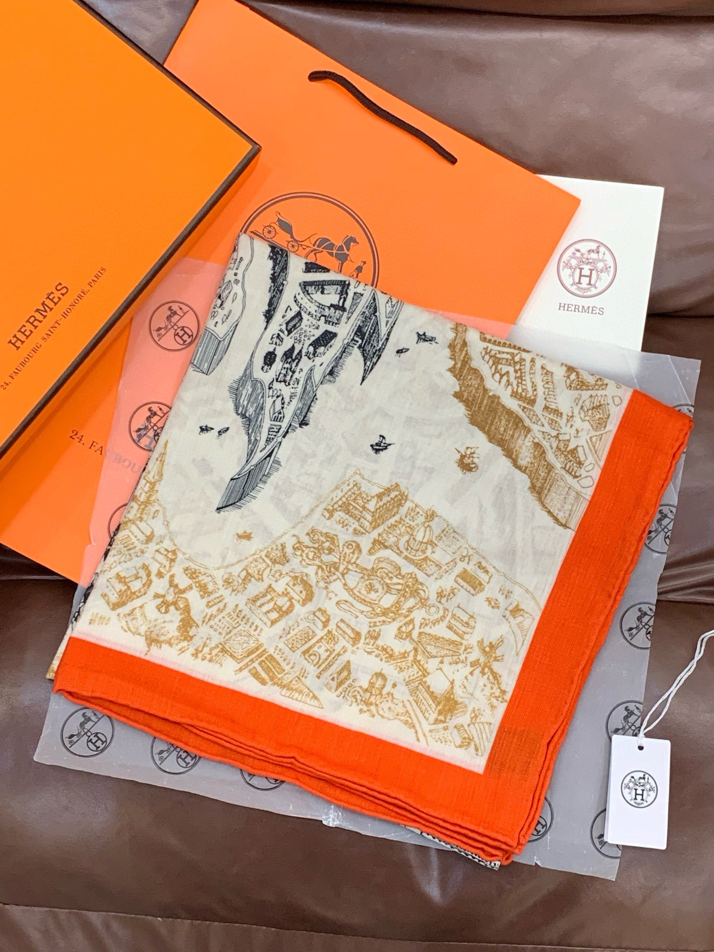 【140顶级丝羊绒双面同色披肩『骏马之城』！！超级气质！！】不仅美有其表，更有好品质与好细节的出彩内质！