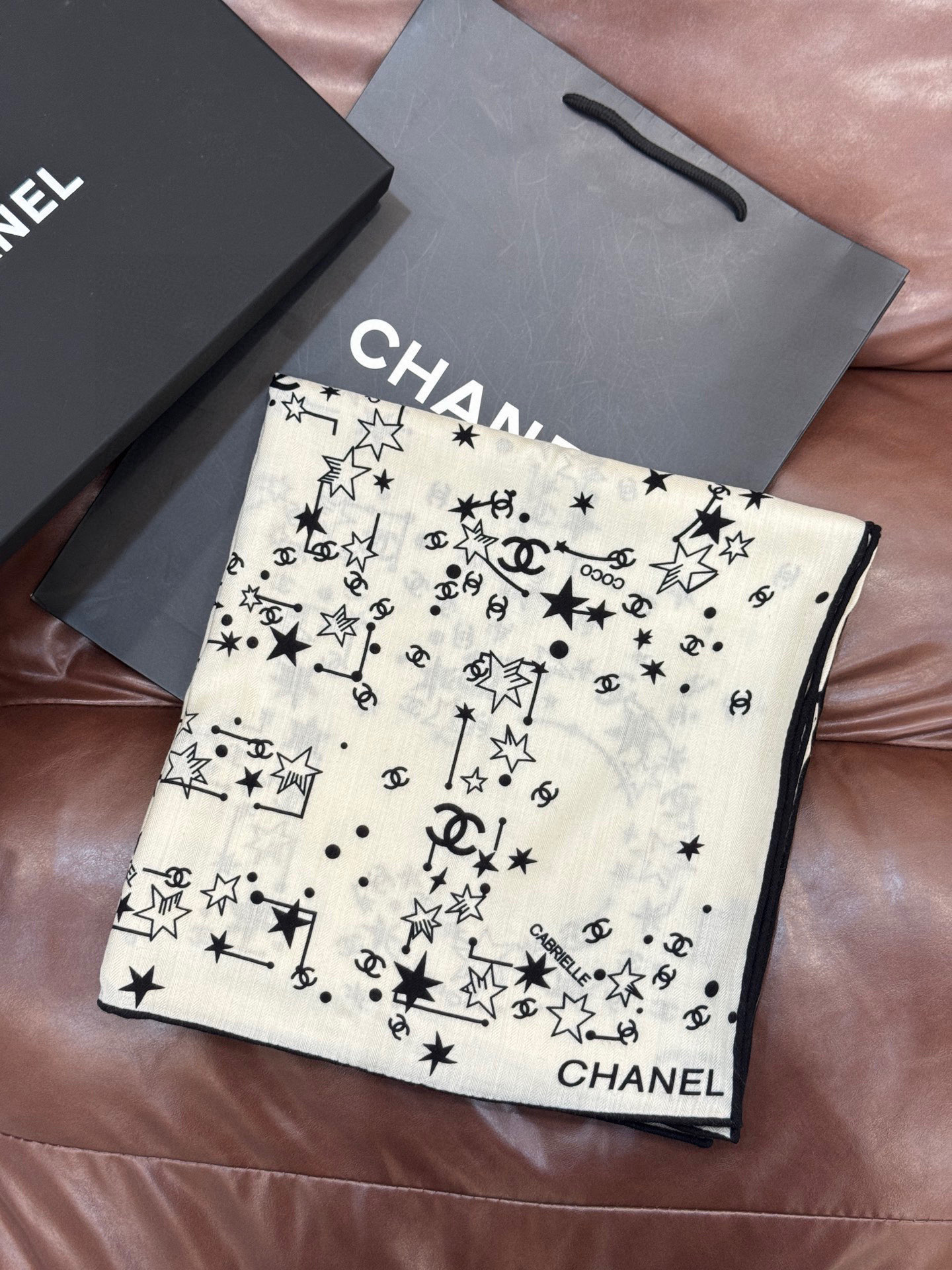 Chanel ~20。秋冬新品～【140顶级丝绒双面同色】繁星点点与双C的完美结合适合各种场合搭配使用黑