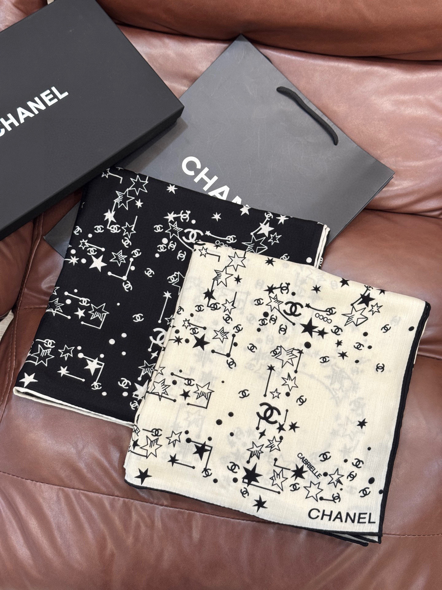 Chanel ~20。秋冬新品～【140顶级丝绒双面同色】繁星点点与双C的完美结合适合各种场合搭配使用黑