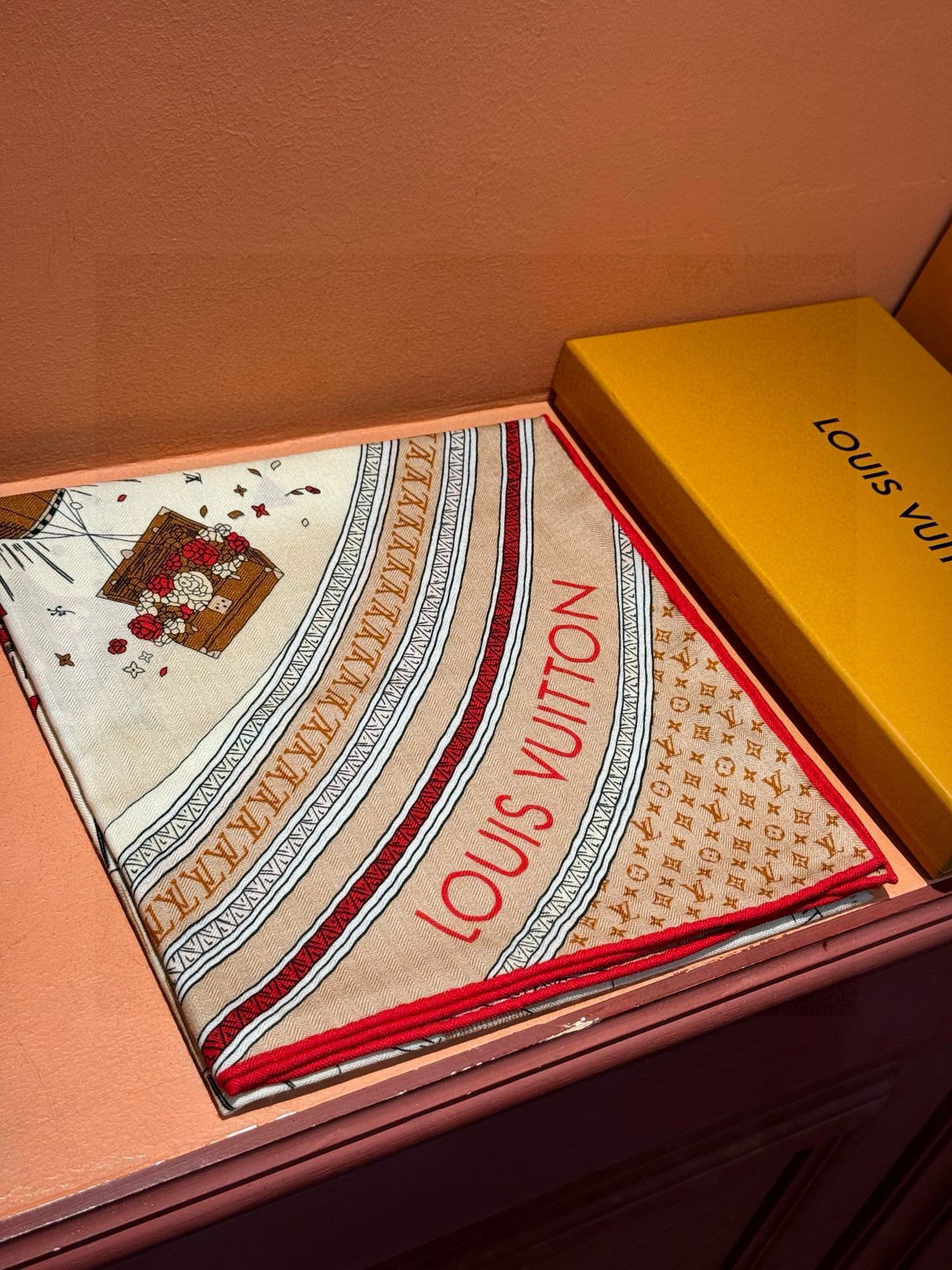 ❄【双面同色】原单Lv140cm丝绒方巾，《热气球》，本款方巾全新加入 U价🉐️ and Away 系列