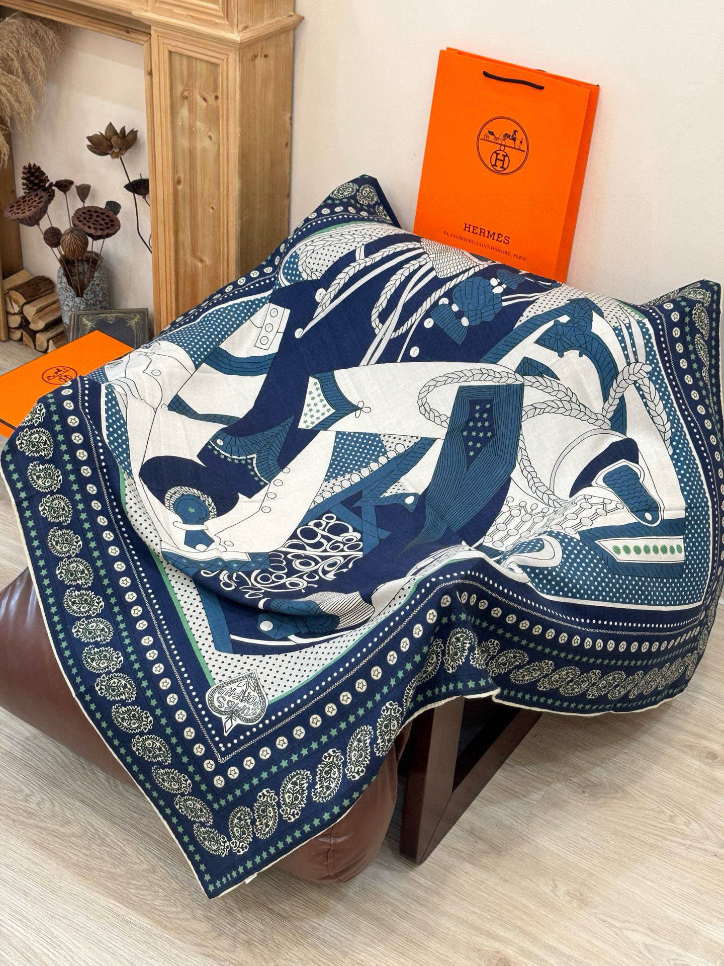 💟羊绒新款🆕👏👏买了都说好看‼️推荐💕爱马仕双面同色羊绒方巾，顶级工艺超值‼️爱马仕专柜爆款🎁💟立体呈现