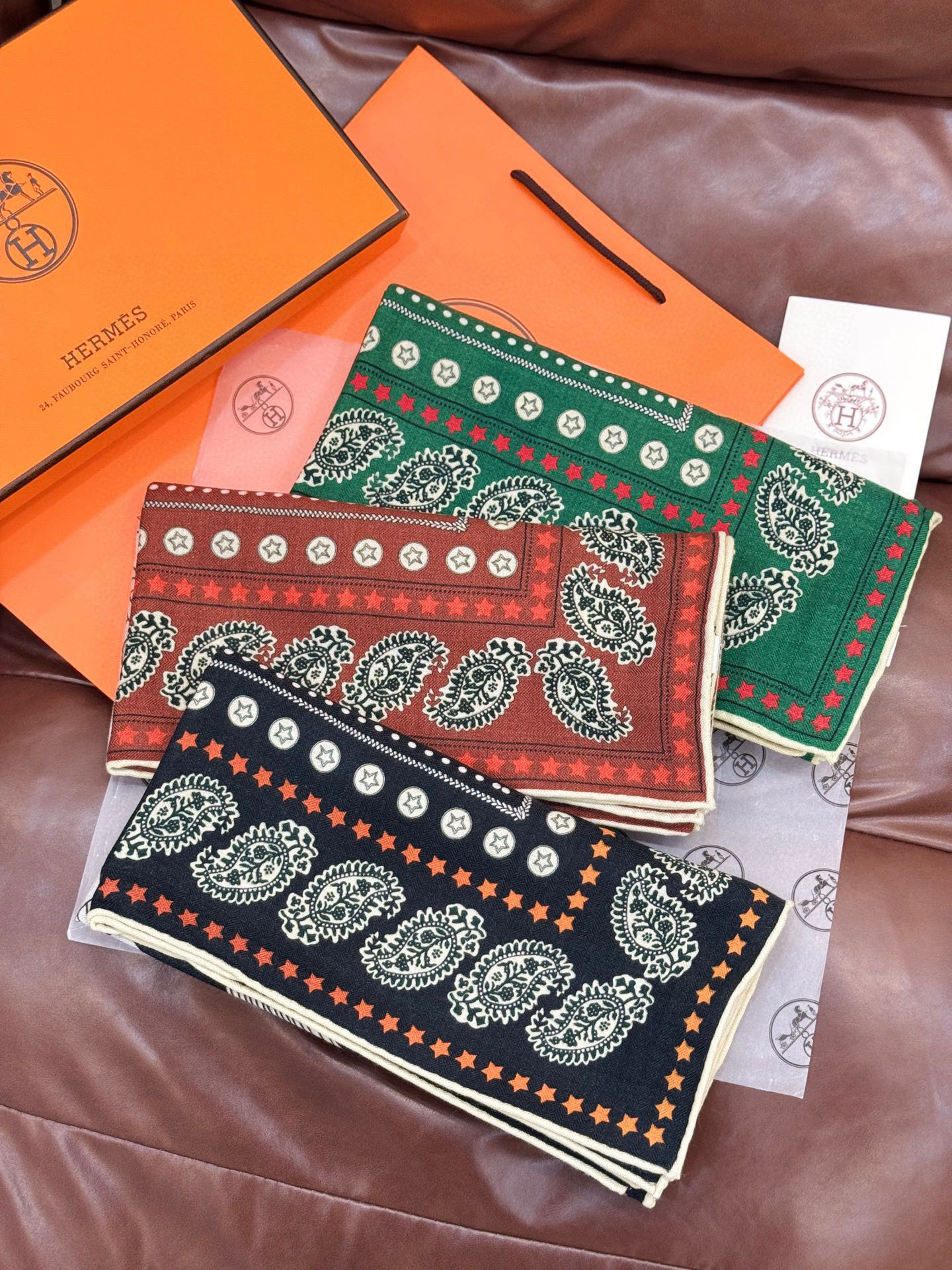 💟羊绒新款🆕👏👏买了都说好看‼️推荐💕爱马仕双面同色羊绒方巾，顶级工艺超值‼️爱马仕专柜爆款🎁💟立体呈现