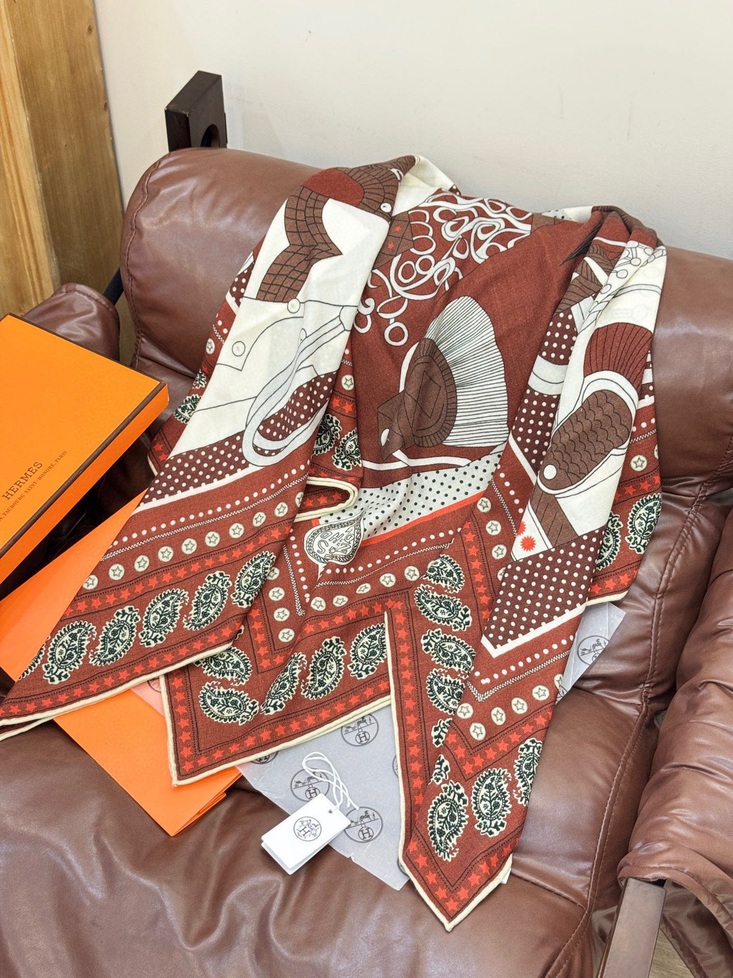 💟羊绒新款🆕👏👏买了都说好看‼️推荐💕爱马仕双面同色羊绒方巾，顶级工艺超值‼️爱马仕专柜爆款🎁💟立体呈现