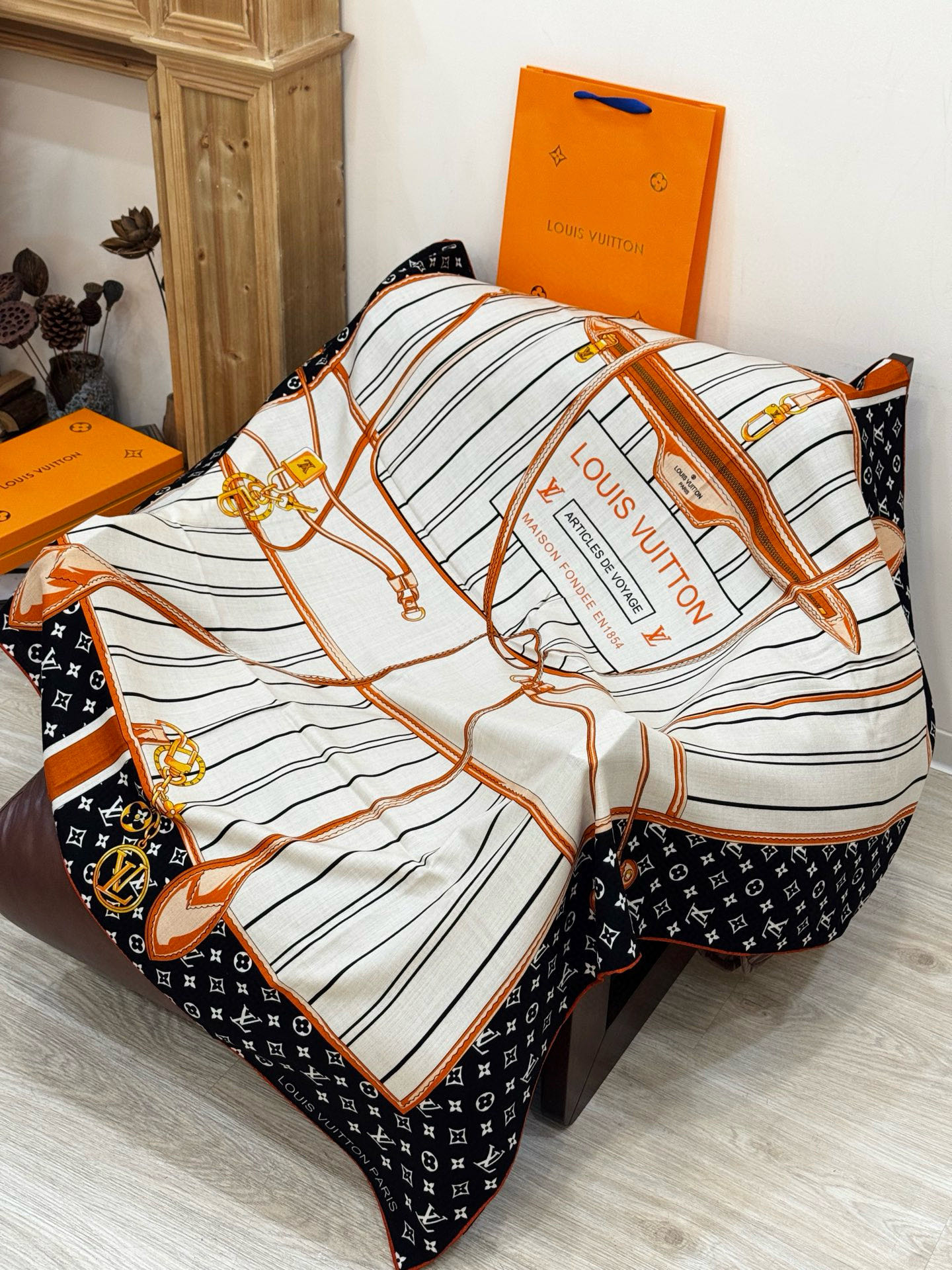 MY NEVERFULL 140丝绒方巾【140顶级丝绒双面同色】My Neverfull 丝绒方巾回溯