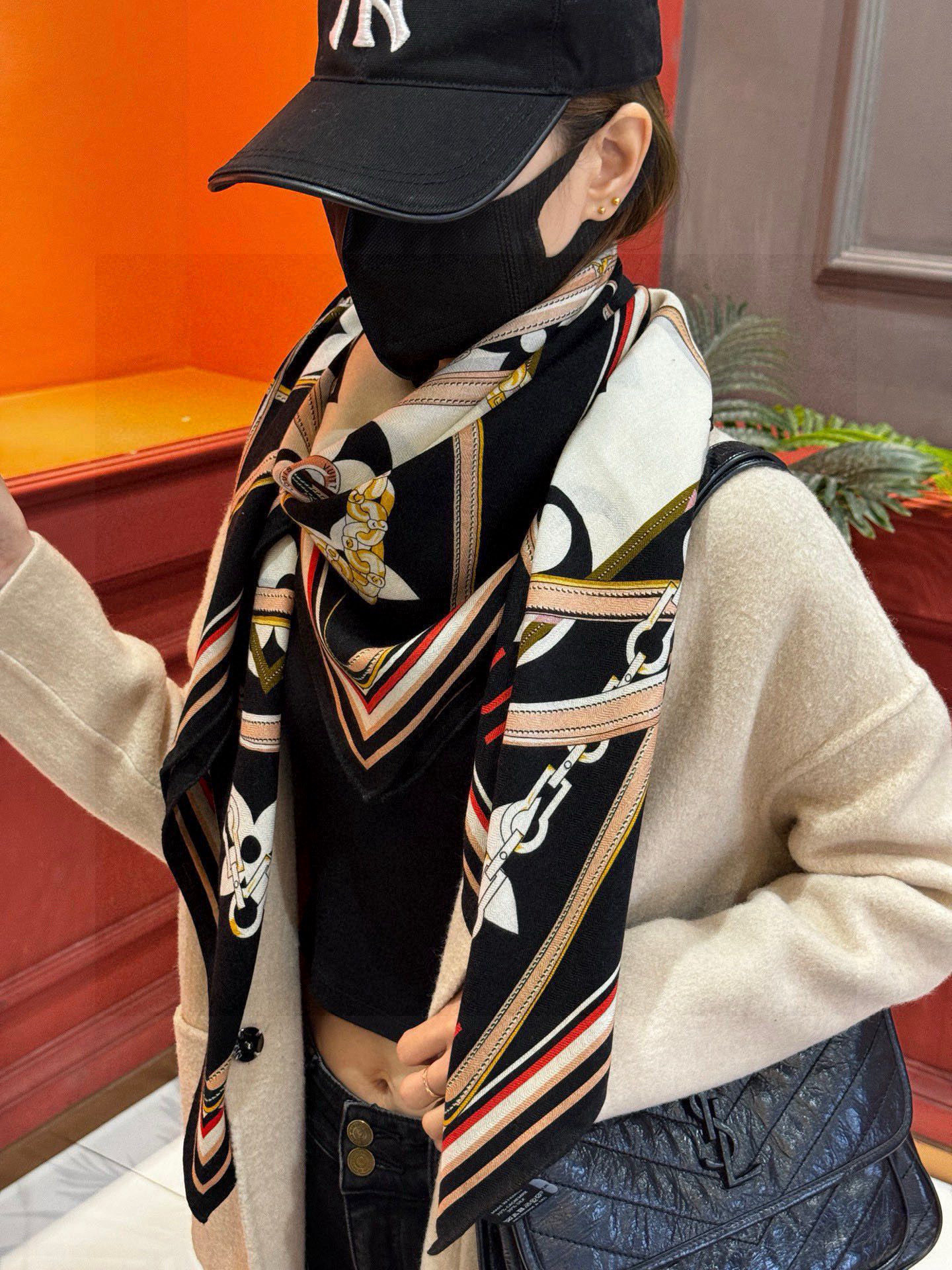 上新❤️ MONOGRAM JACQUARD DENIM140丝绒 方巾 【高定版 双面同色】有些款式他