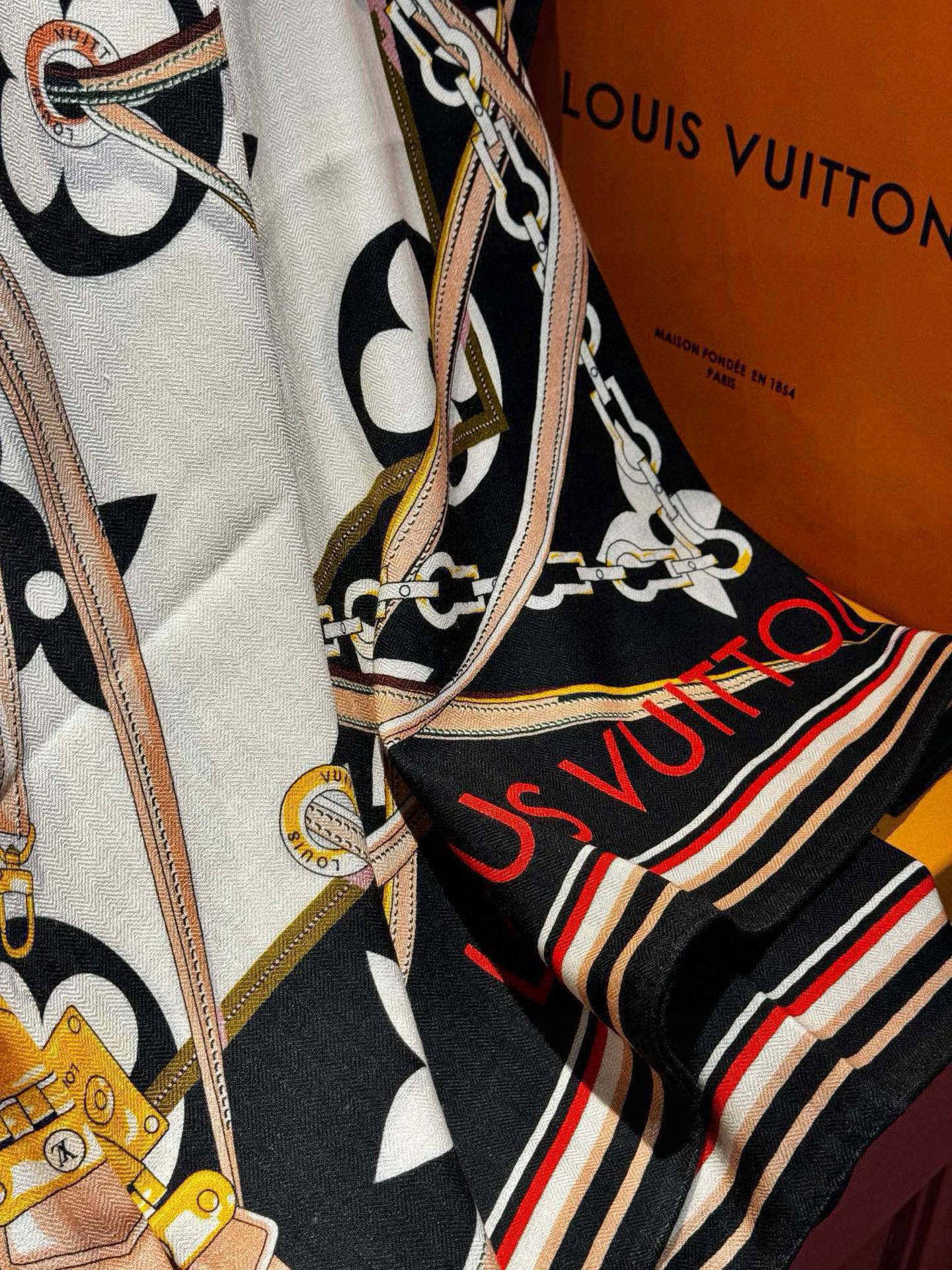 上新❤️ MONOGRAM JACQUARD DENIM140丝绒 方巾 【高定版 双面同色】有些款式他