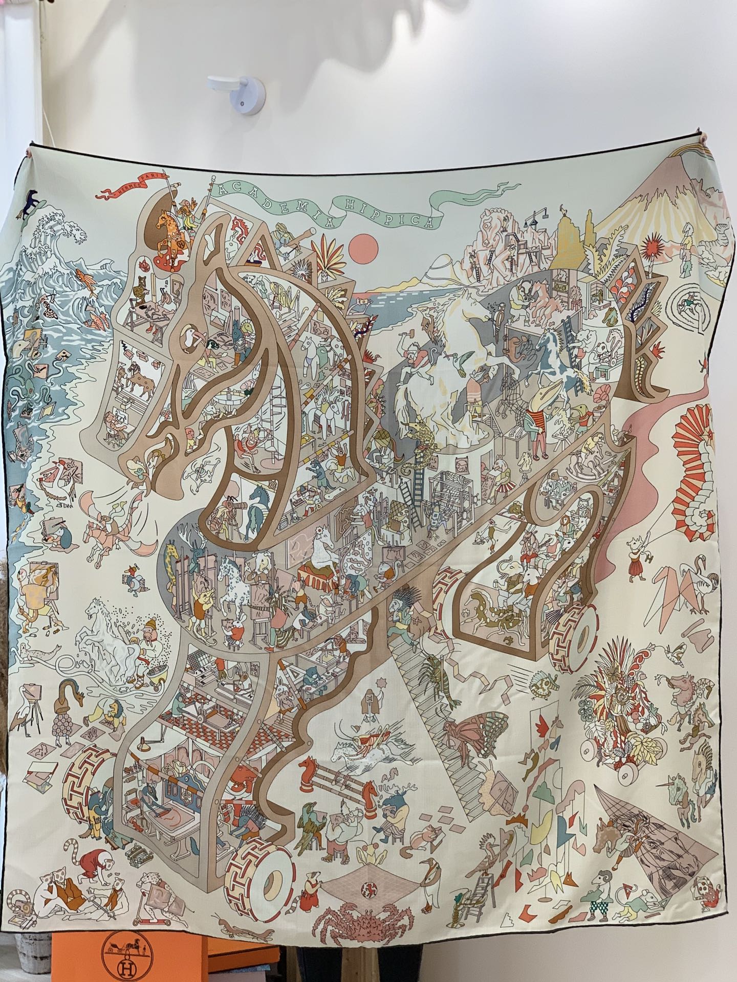 “马术学院”140双面同色丝绒披肩～Hermes 手工卷边丝绒方巾（30%桑蚕丝70%羊绒）这款爱马仕的