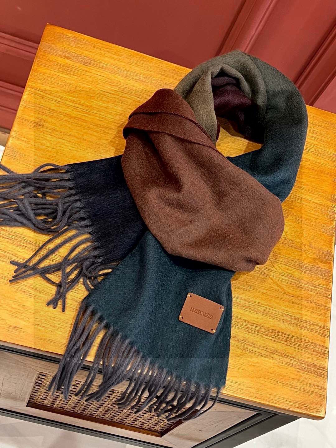 ✨✨太美了😍 爱马仕 情侣款 美到要尖叫😱专柜最新款🎊英伦欧美范儿「多色渐变」又是一款即时尚又实用的大围