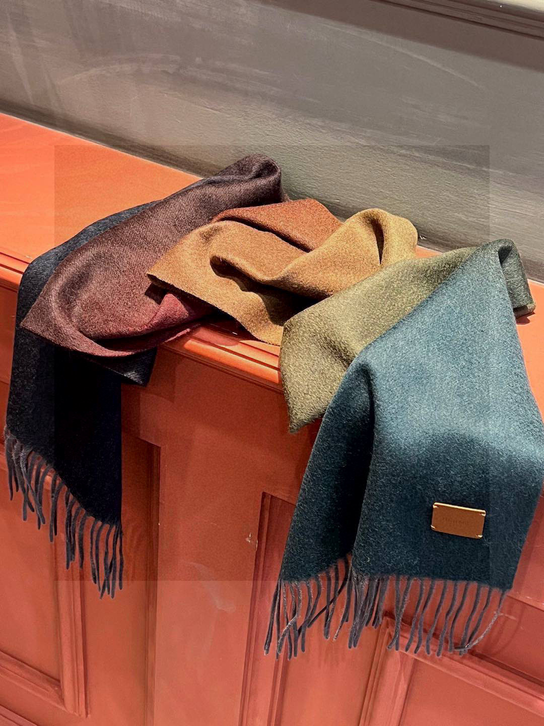 ✨✨太美了😍 爱马仕 情侣款 美到要尖叫😱专柜最新款🎊英伦欧美范儿「多色渐变」又是一款即时尚又实用的大围