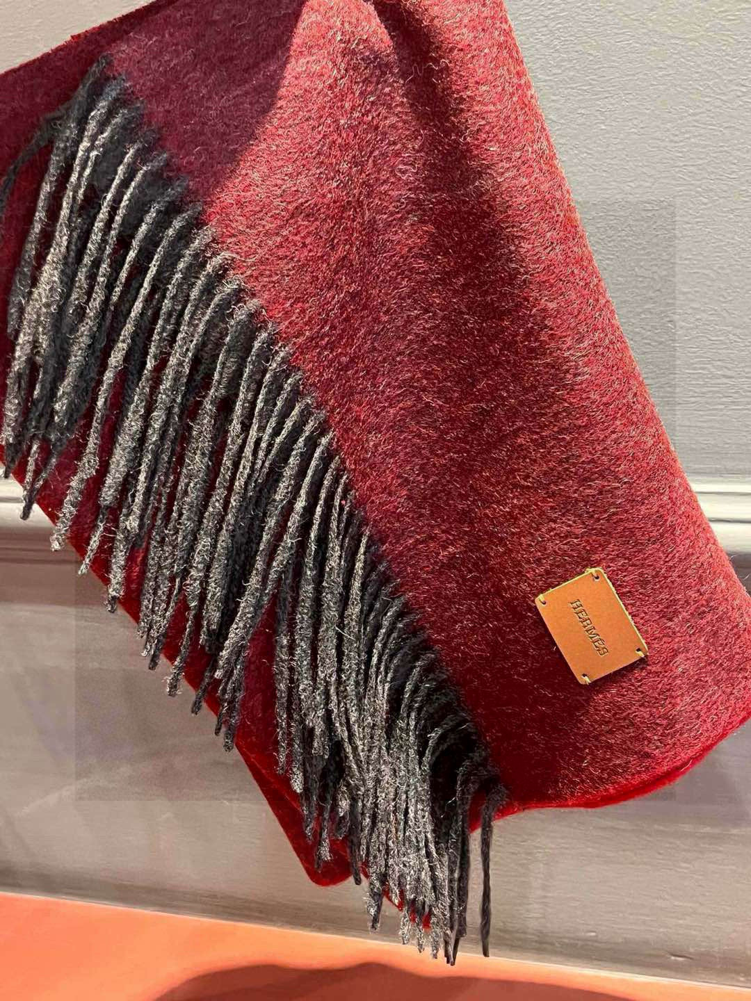 ✨✨太美了😍 爱马仕 情侣款 美到要尖叫😱专柜最新款🎊英伦欧美范儿「多色渐变」又是一款即时尚又实用的大围