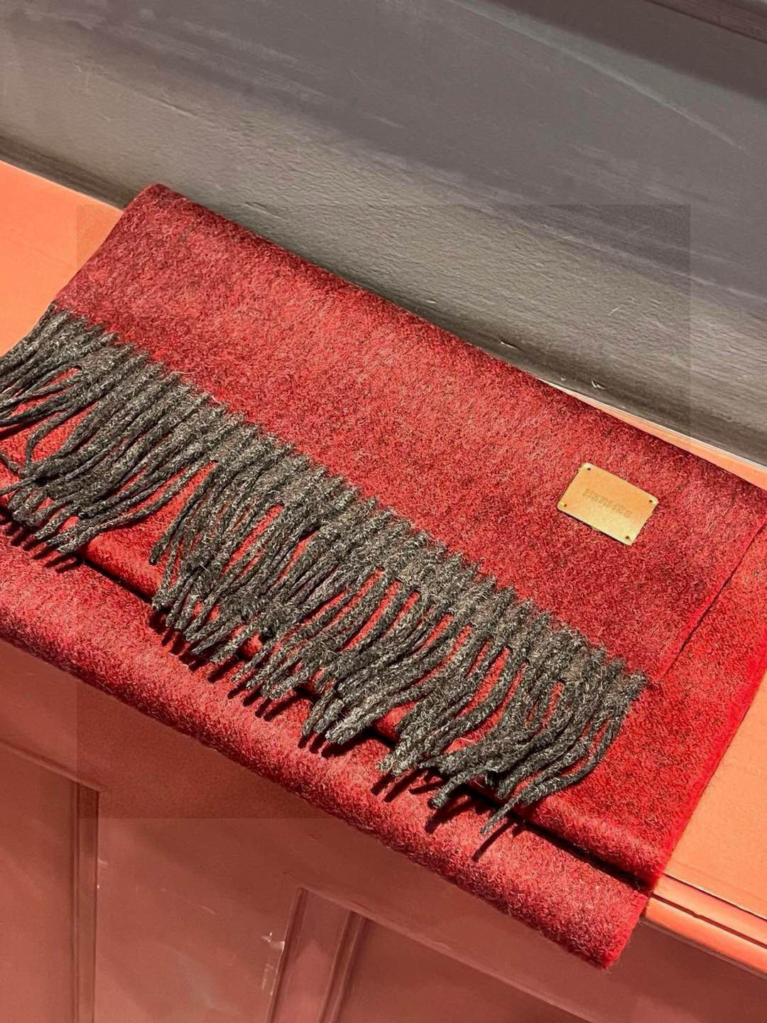 ✨✨太美了😍 爱马仕 情侣款 美到要尖叫😱专柜最新款🎊英伦欧美范儿「多色渐变」又是一款即时尚又实用的大围