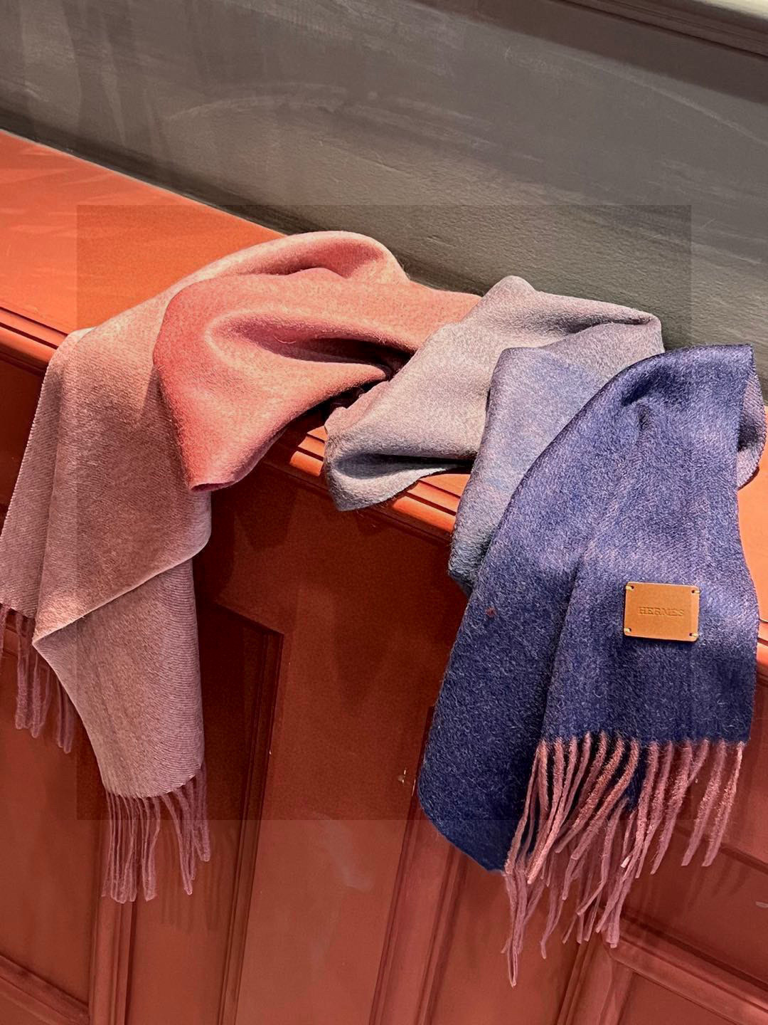 ✨✨太美了😍 爱马仕 情侣款 美到要尖叫😱专柜最新款🎊英伦欧美范儿「多色渐变」又是一款即时尚又实用的大围