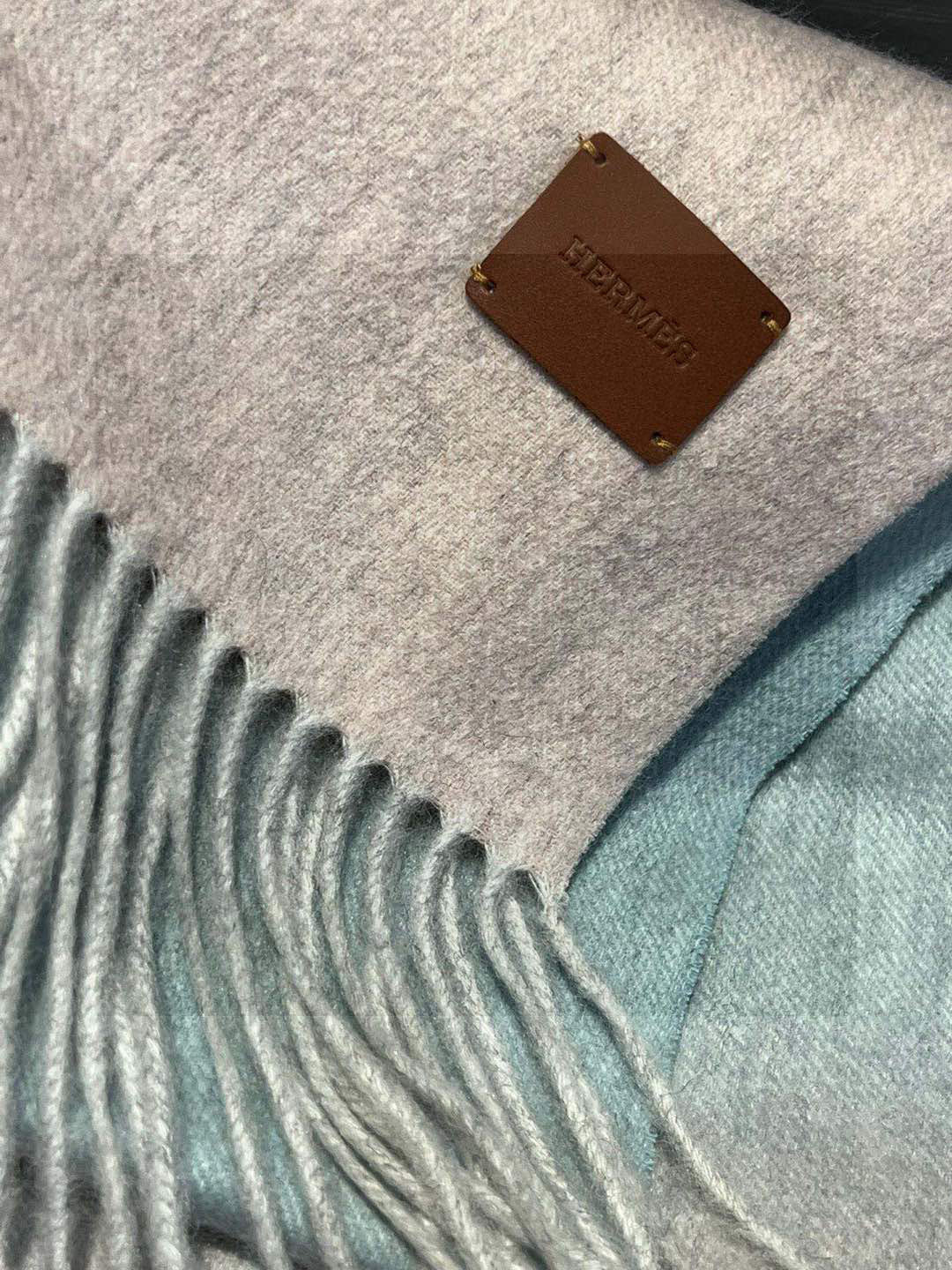 ✨✨太美了😍 爱马仕 情侣款 美到要尖叫😱专柜最新款🎊英伦欧美范儿「多色渐变」又是一款即时尚又实用的大围