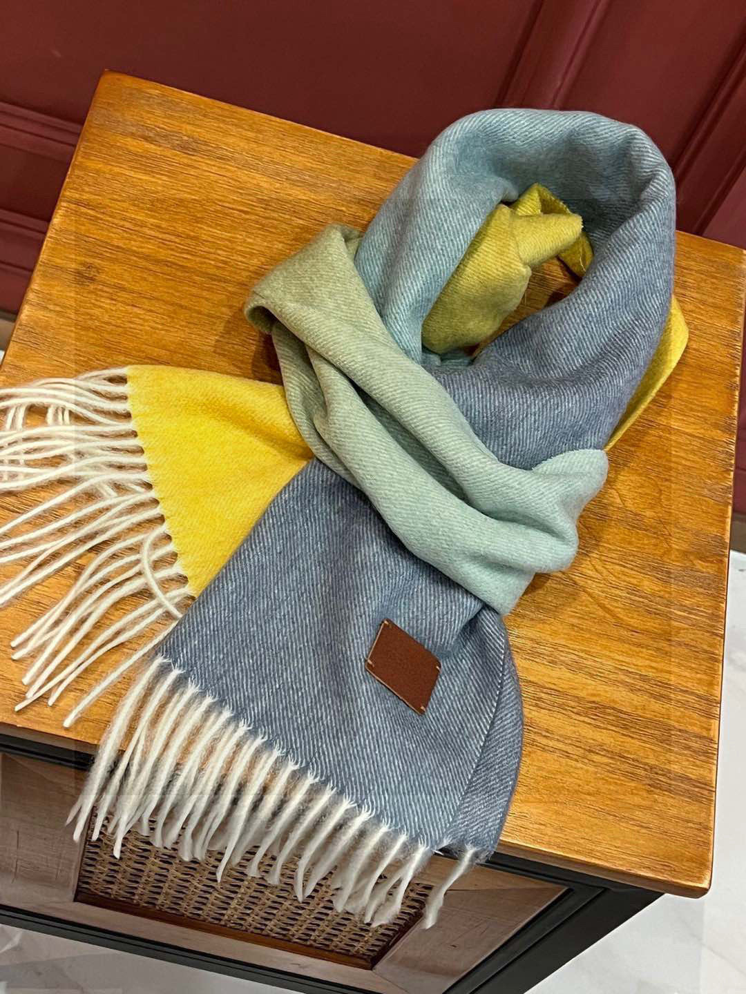 ✨✨太美了😍 爱马仕 情侣款 美到要尖叫😱专柜最新款🎊英伦欧美范儿「多色渐变」又是一款即时尚又实用的大围