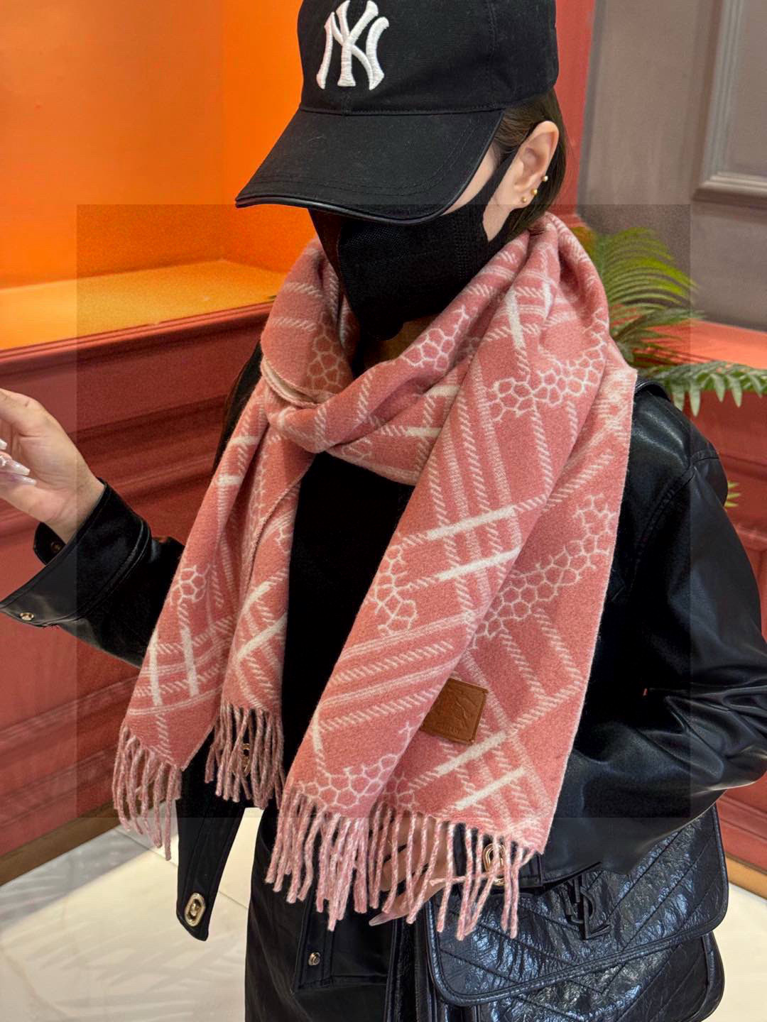 双面围巾 🆕Burberry · 巴宝莉格子围巾❗️好看的要疯掉了，太有型太有魅力了❗️❗️非常斯文时尚