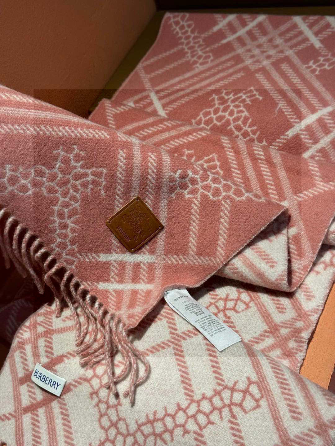 双面围巾 🆕Burberry · 巴宝莉格子围巾❗️好看的要疯掉了，太有型太有魅力了❗️❗️非常斯文时尚