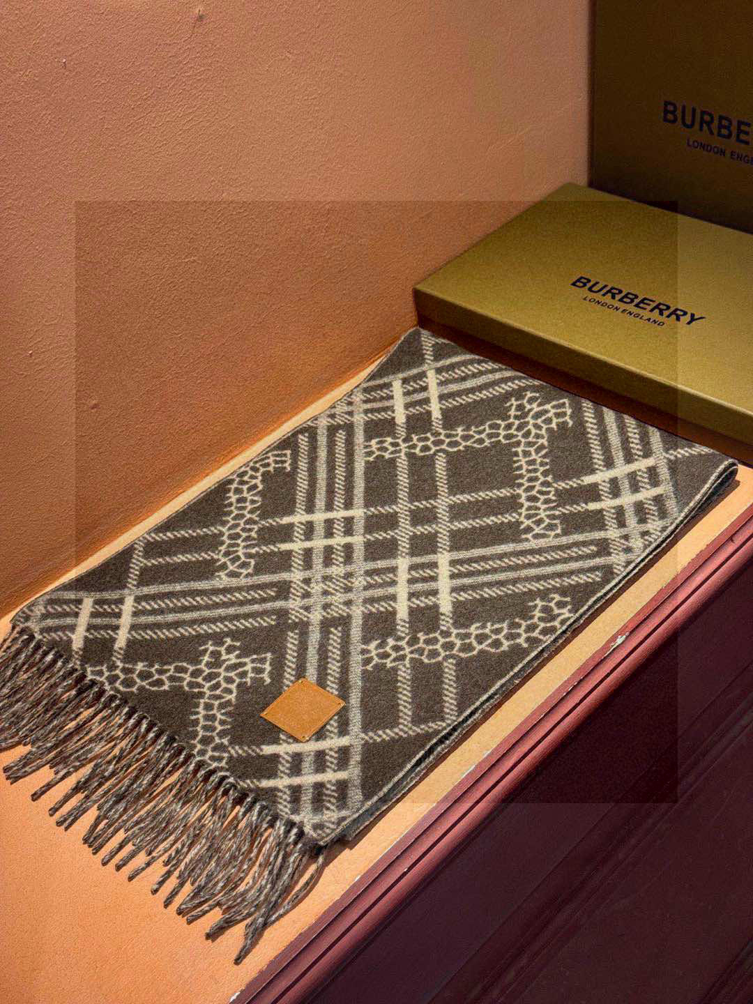 双面围巾 🆕Burberry · 巴宝莉格子围巾❗️好看的要疯掉了，太有型太有魅力了❗️❗️非常斯文时尚