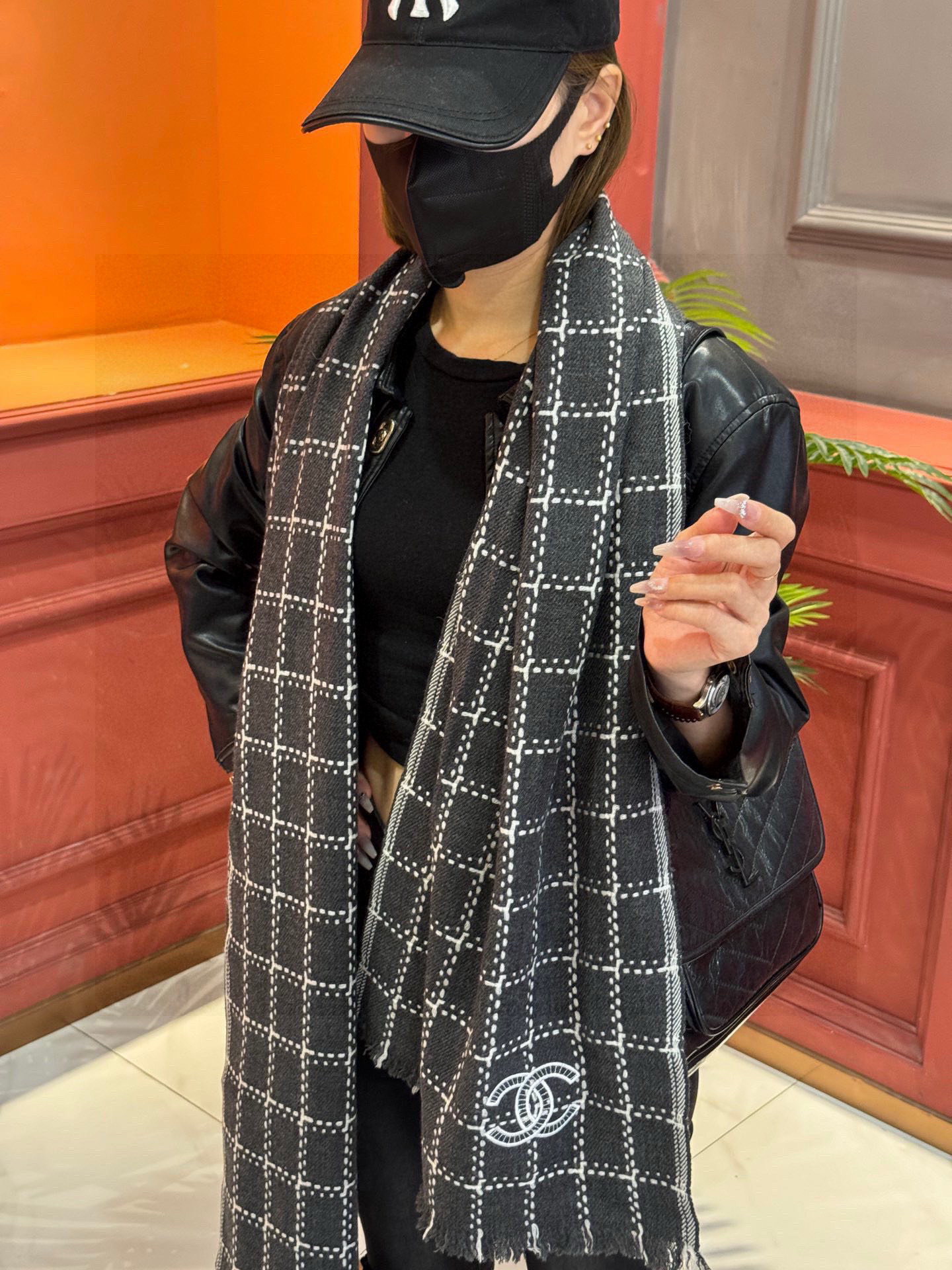 新款 搭配利器🆕🆕 香奈儿系列货 专供viP 产品 ♥顶级苏格兰进口绵羊毛 纹路织法使围巾赋有弹性且柔软