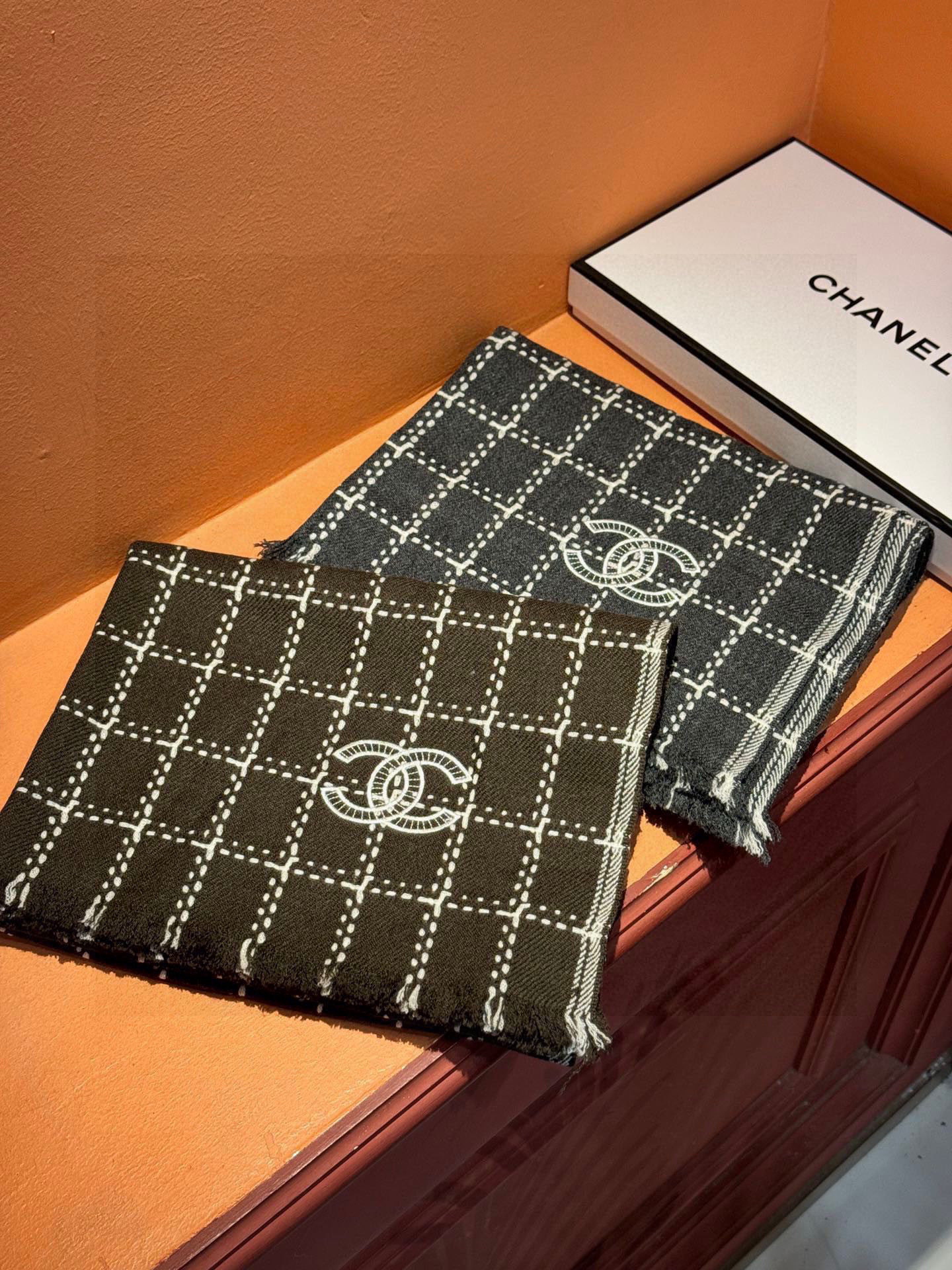 新款 搭配利器🆕🆕 香奈儿系列货 专供viP 产品 ♥顶级苏格兰进口绵羊毛 纹路织法使围巾赋有弹性且柔软