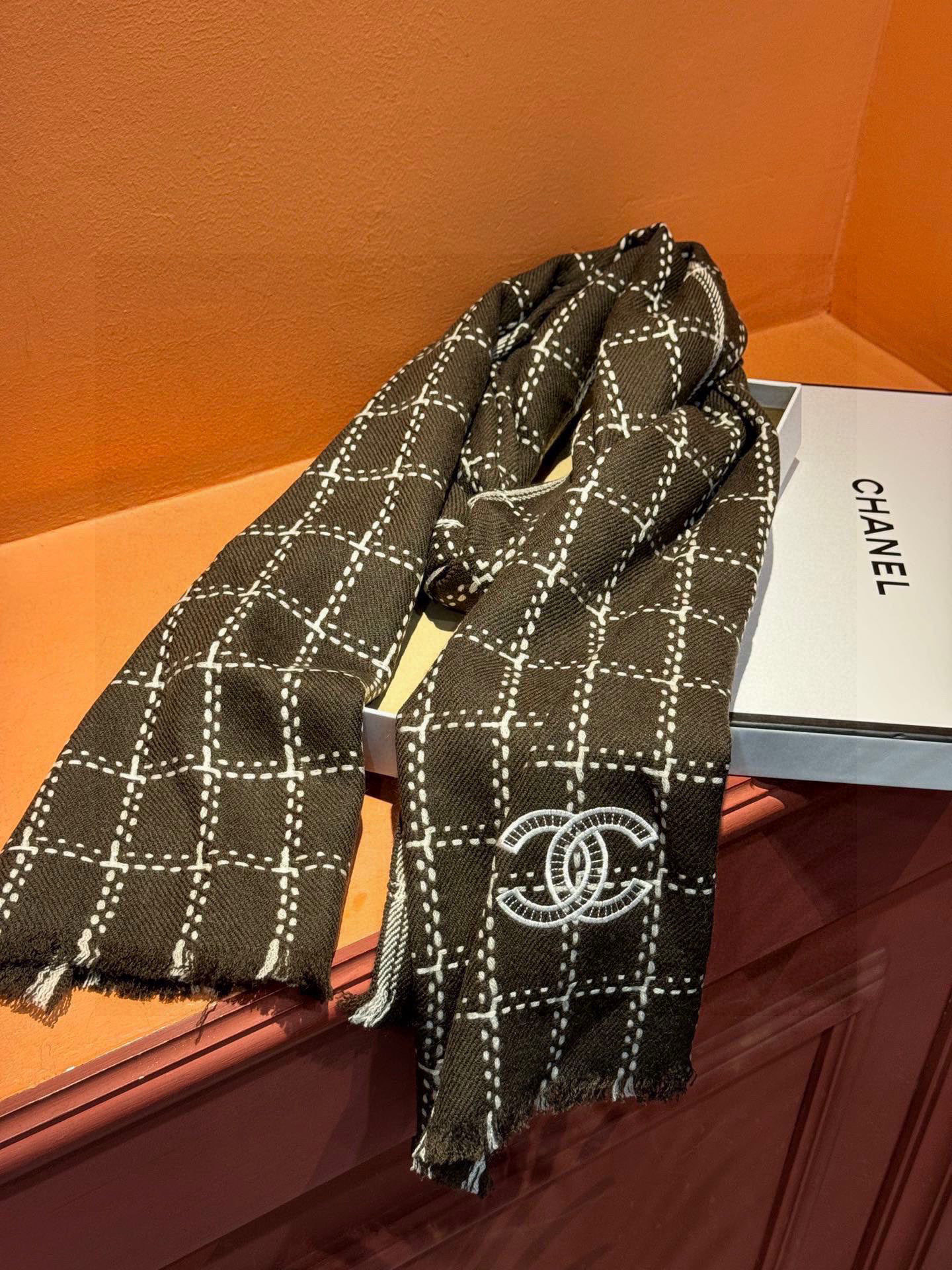 新款 搭配利器🆕🆕 香奈儿系列货 专供viP 产品 ♥顶级苏格兰进口绵羊毛 纹路织法使围巾赋有弹性且柔软