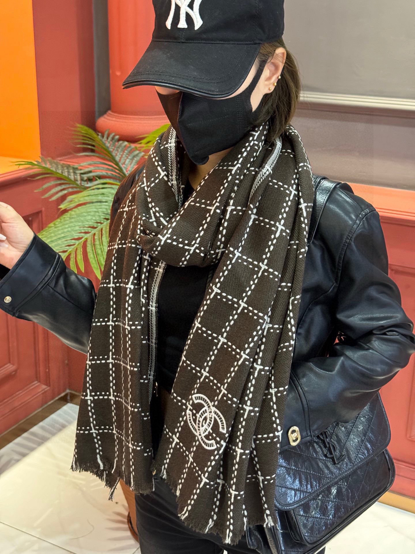 新款 搭配利器🆕🆕 香奈儿系列货 专供viP 产品 ♥顶级苏格兰进口绵羊毛 纹路织法使围巾赋有弹性且柔软