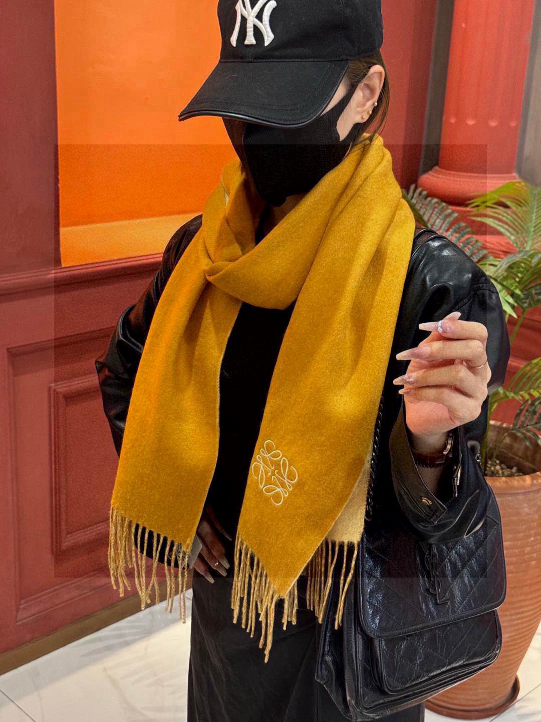 罗意威👍巴黎时装展商务男士女士通用双面羊绒披肩🔥代工厂臻选上乘的超细羊绒纤维 进行纯手工精梳处理 耗时耗