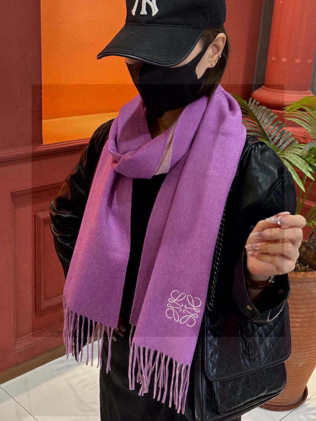 罗意威👍巴黎时装展商务男士女士通用双面羊绒披肩🔥代工厂臻选上乘的超细羊绒纤维 进行纯手工精梳处理 耗时耗