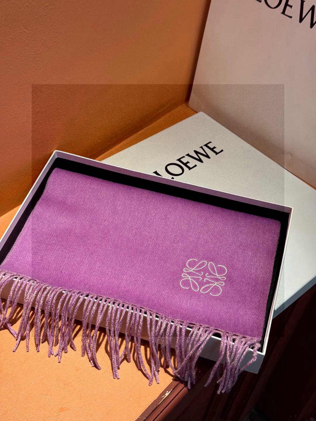 罗意威👍巴黎时装展商务男士女士通用双面羊绒披肩🔥代工厂臻选上乘的超细羊绒纤维 进行纯手工精梳处理 耗时耗