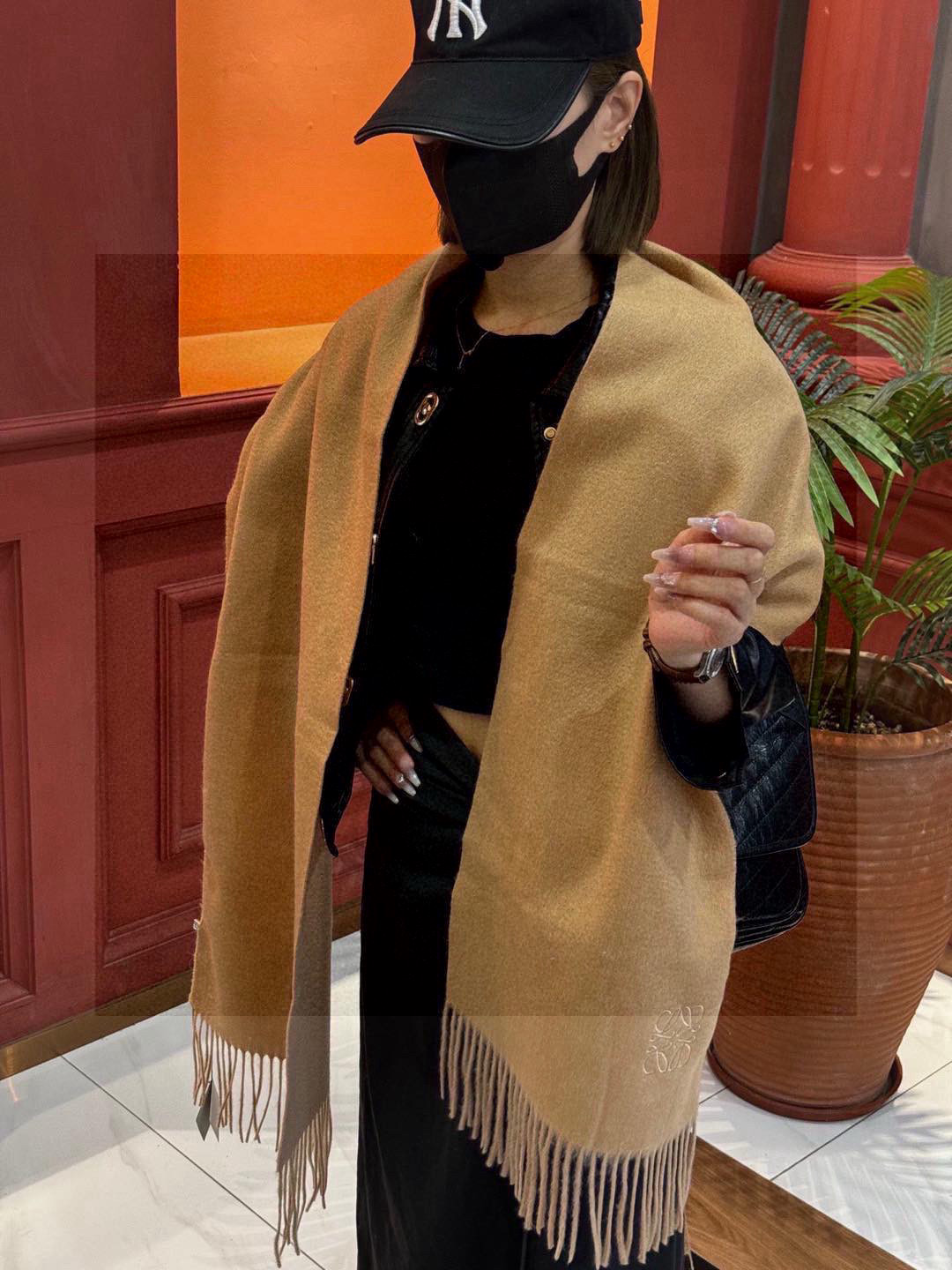 罗意威👍巴黎时装展商务男士女士通用双面羊绒披肩🔥代工厂臻选上乘的超细羊绒纤维 进行纯手工精梳处理 耗时耗