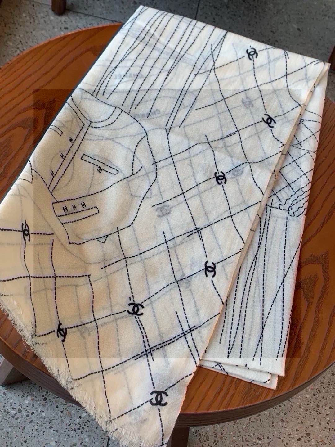 💟上新🌺羊绒披肩🌟长巾！强烈推荐价格超美！实物更美羊绒面料！纹理清晰、细腻可见每一个套色、每一个笔触，都