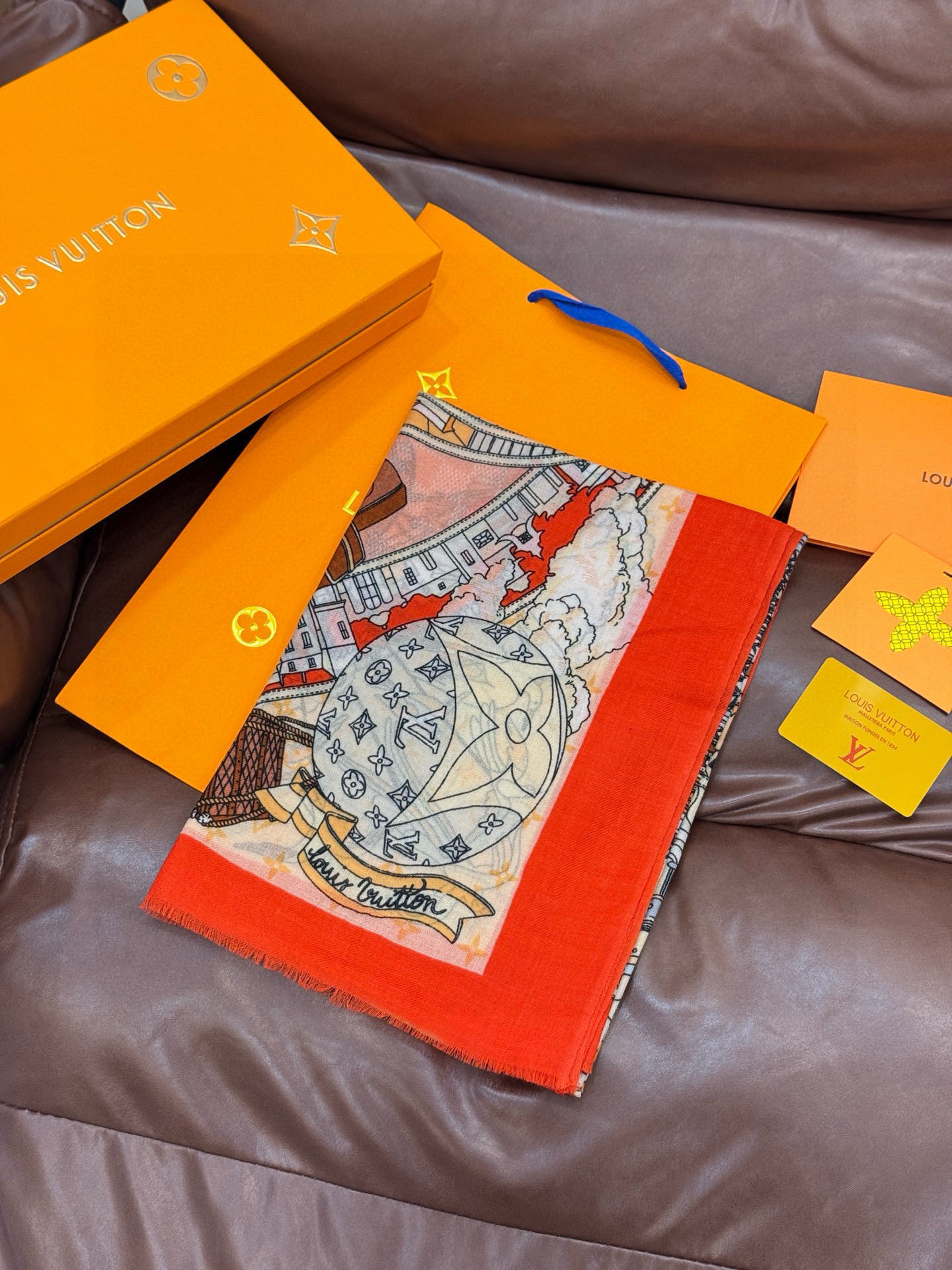 又时髦又百搭！LV新款老花长巾】提升气质和品味的好单品！！四季必备！！真的无敌实用！！Lv难得的羊绒长巾