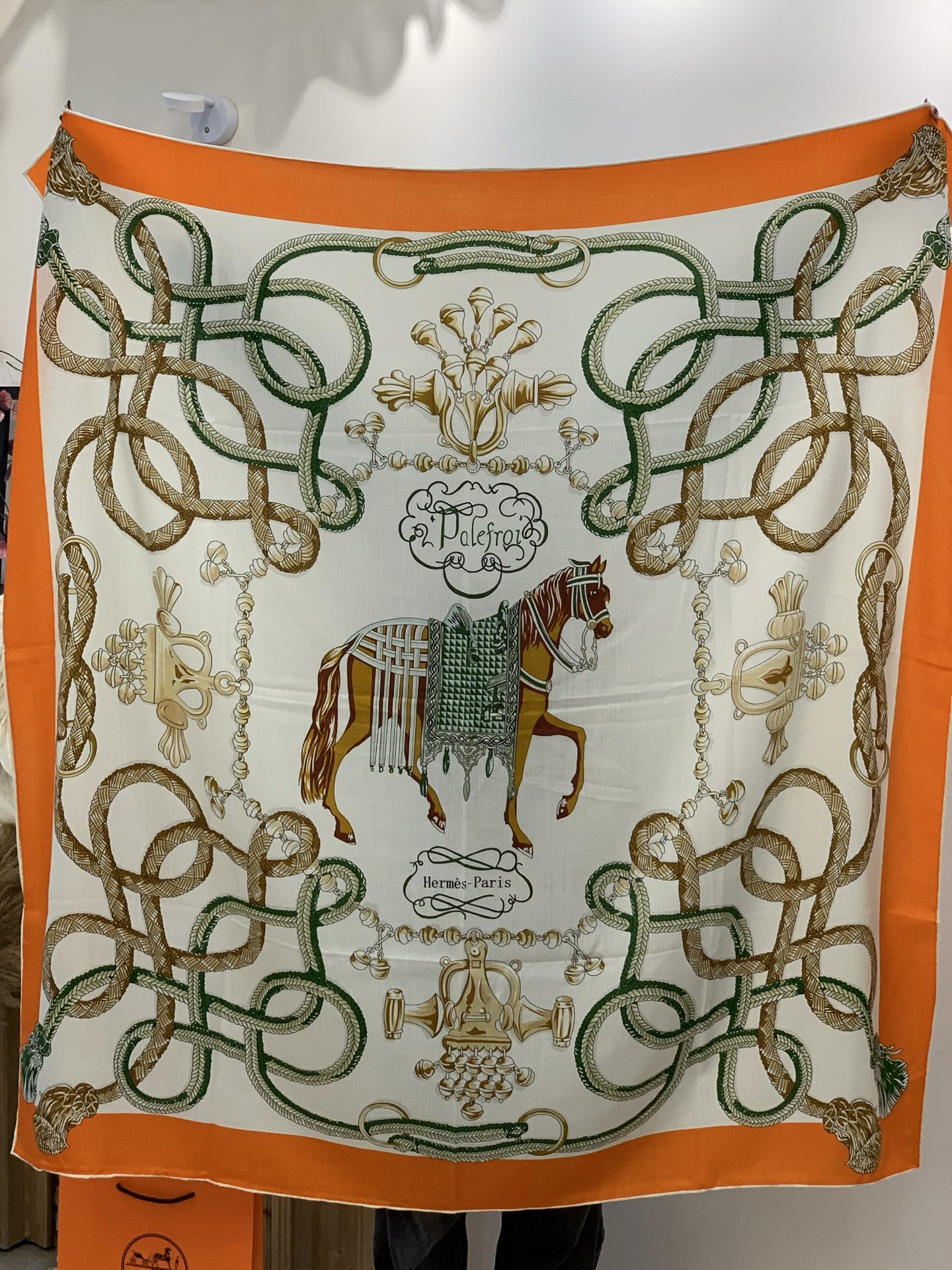 💟2025年秋冬上新💞【双面同色丝毛方巾】手工卷边山羊绒和真丝混纺披肩（70%山羊绒，30%桑蚕丝）这款