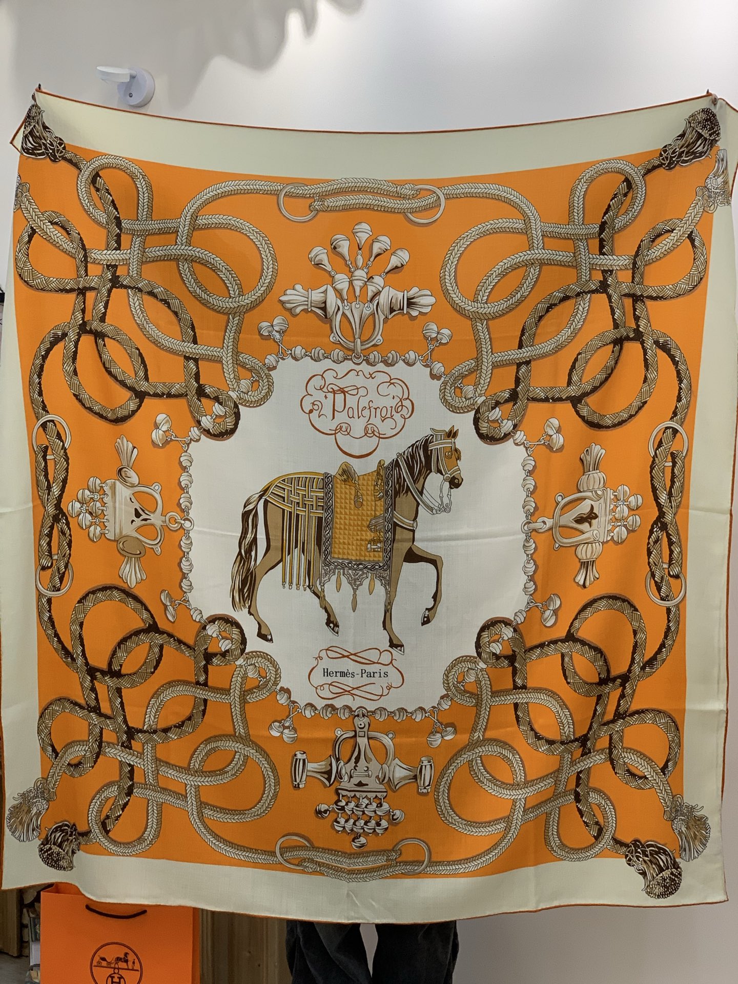 💟2025年秋冬上新💞【双面同色丝毛方巾】手工卷边山羊绒和真丝混纺披肩（70%山羊绒，30%桑蚕丝）这款