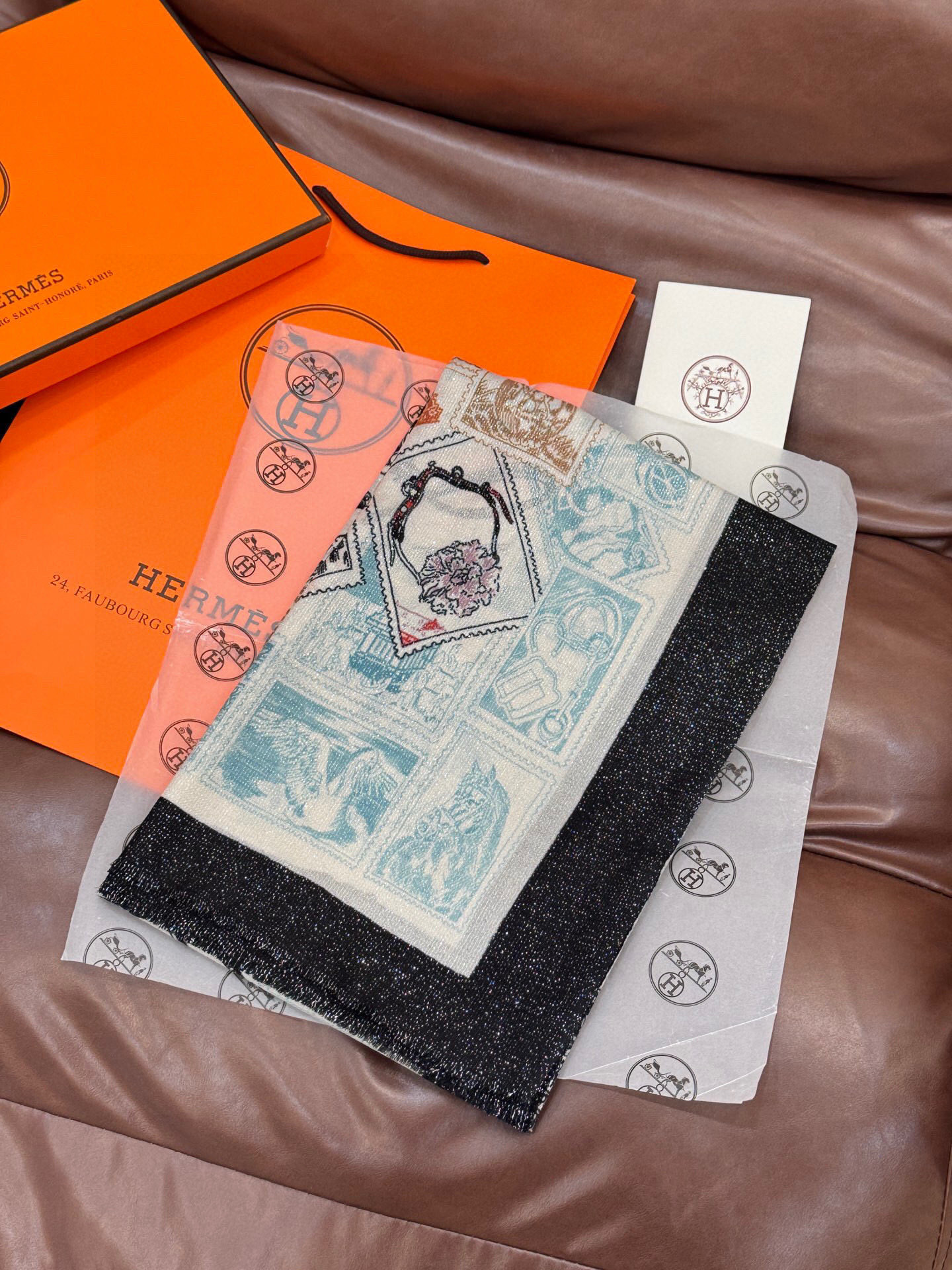 会发光发亮的围巾 羊绒新款🆕👏买了都说好看‼️推荐💕爱马仕羊绒方巾，顶级工艺超值‼️爱马仕专柜爆款🎁💟立