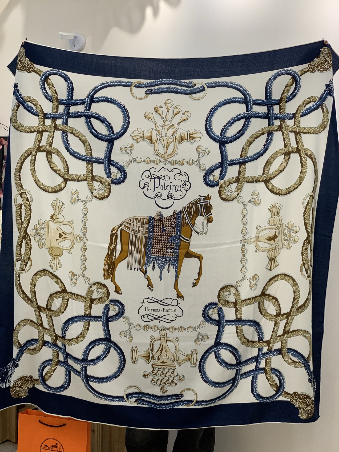 💟2025年秋冬上新💞【双面同色丝毛方巾】手工卷边山羊绒和真丝混纺披肩（70%山羊绒，30%桑蚕丝）这款