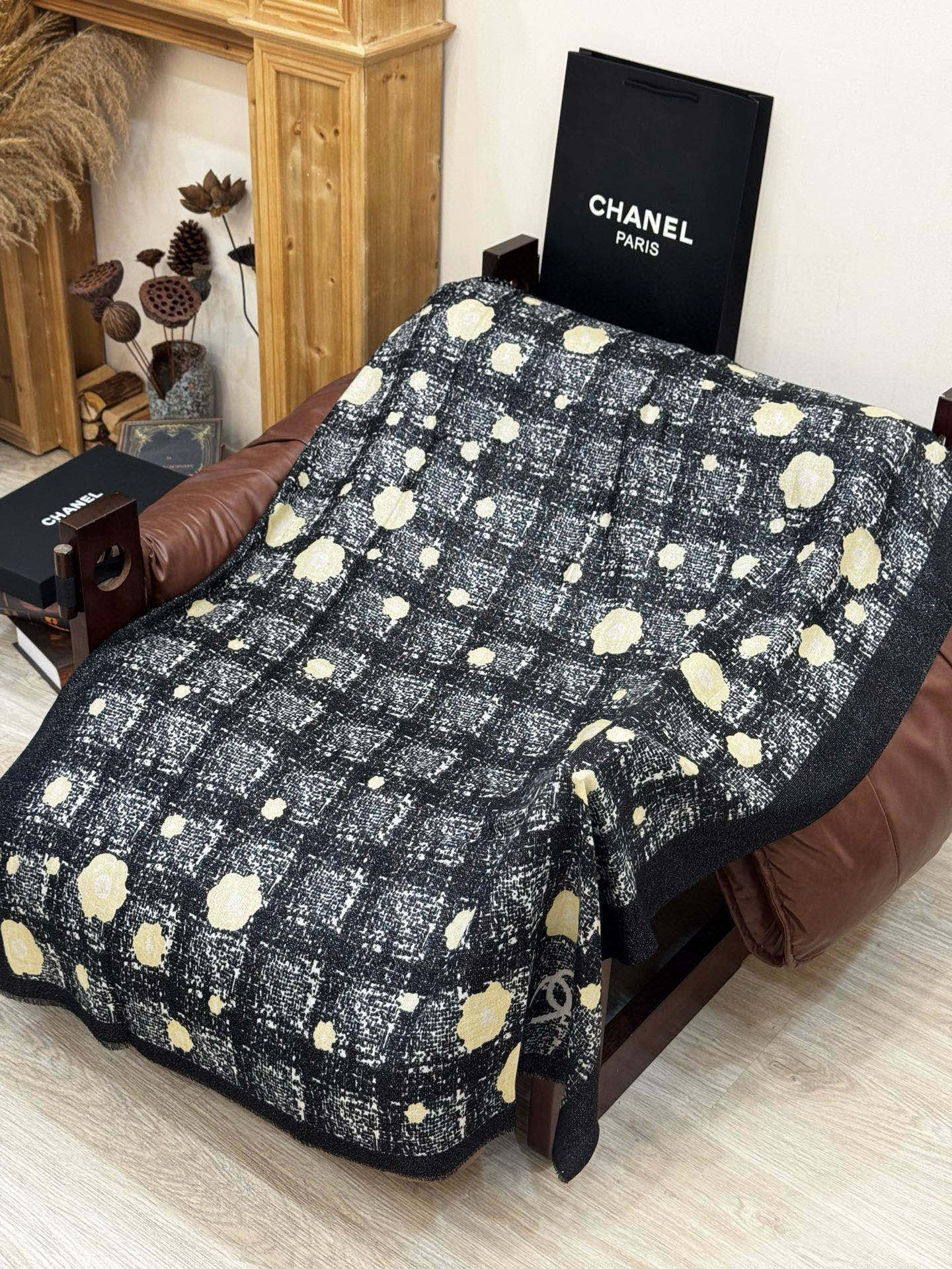 会发光发亮的围巾 💄💋新款客供亮片💖羊绒面料长巾 😘美翻了[流泪]【彩色山茶花银线长巾】御用殿堂级极‼️