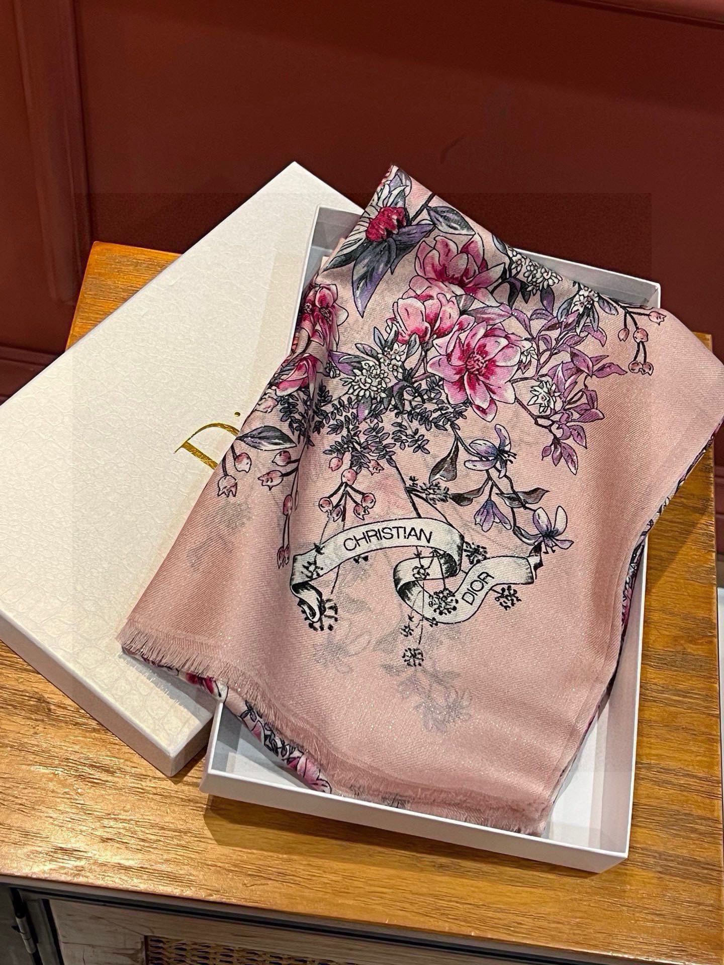 会发光发亮的围巾💃🏻💃🏻D家【D花香明媚】‼️抢‼️VIP推荐 ‼️👍下手一定要快【高端 大爱 ‼️纯羊