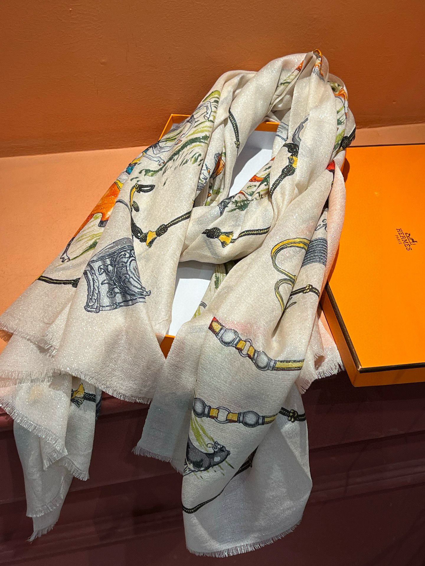 会发光发亮的围巾 新款🆕🏇🏇买了都说好看‼️推荐💕顶级工艺超值‼️爱马仕专柜爆款🎁💟立体呈现图案纹路实物