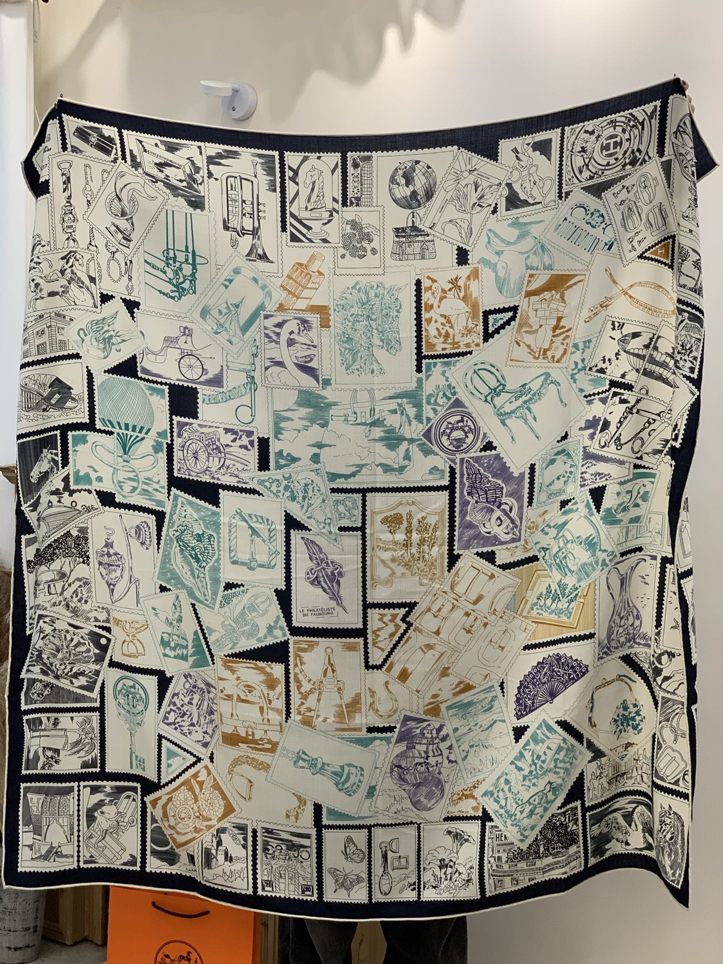 💟2025年秋冬抢先 上新💞【双面同色丝毛绒方巾】手工卷边山羊绒和真丝混纺披肩（70%山羊绒，30%桑蚕