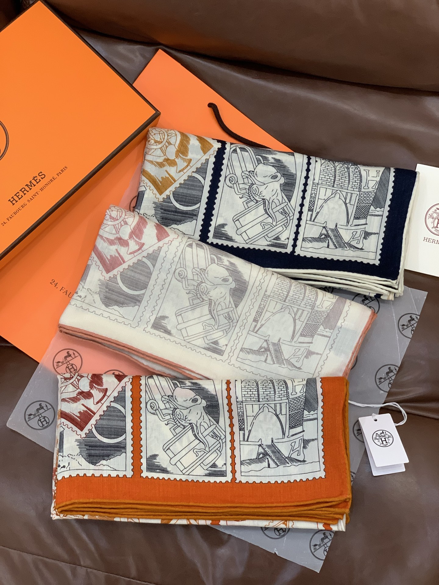 💟2025年秋冬抢先 上新💞【双面同色丝毛绒方巾】手工卷边山羊绒和真丝混纺披肩（70%山羊绒，30%桑蚕