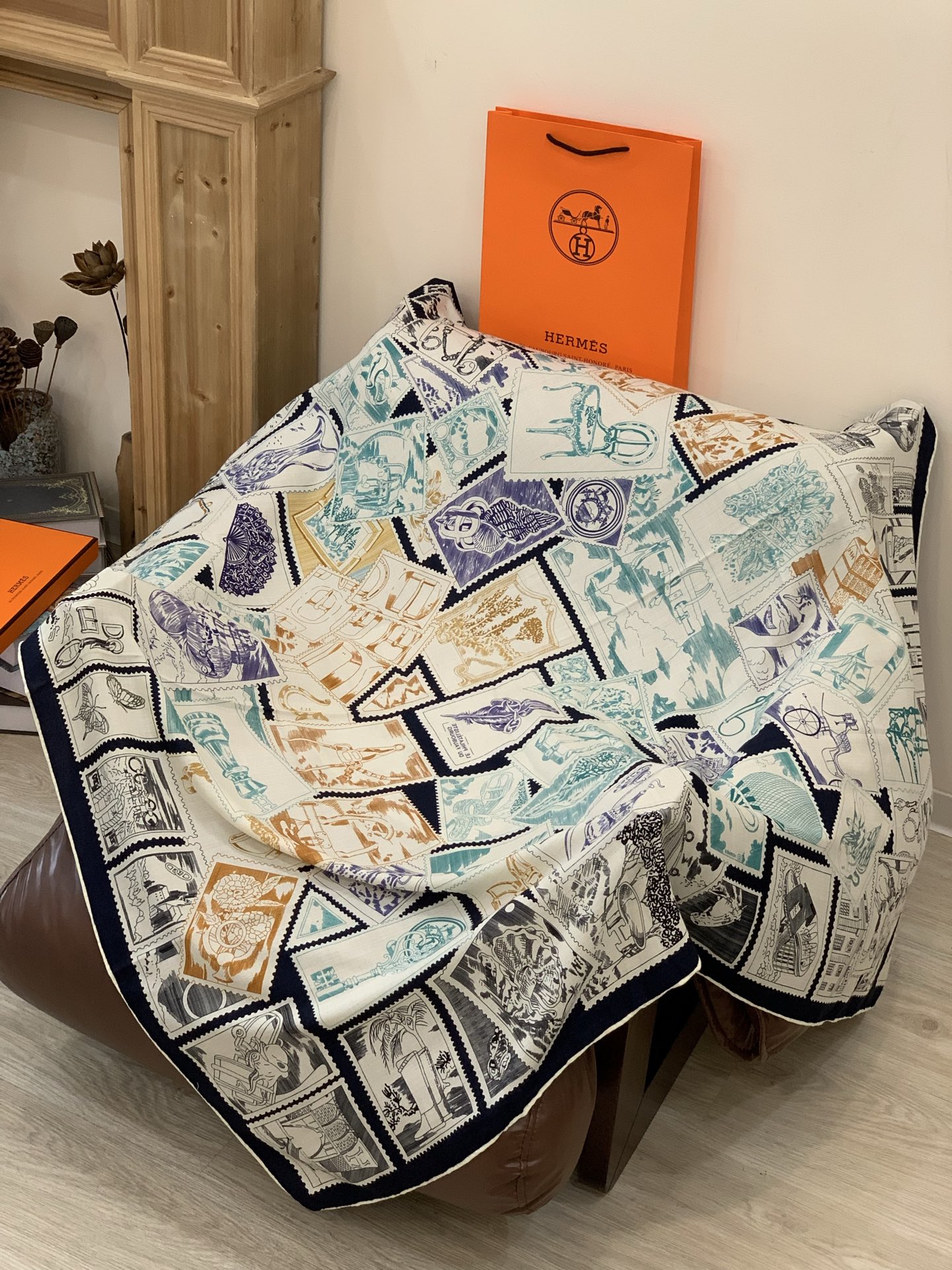 💟2025年秋冬抢先 上新💞【双面同色丝毛绒方巾】手工卷边山羊绒和真丝混纺披肩（70%山羊绒，30%桑蚕