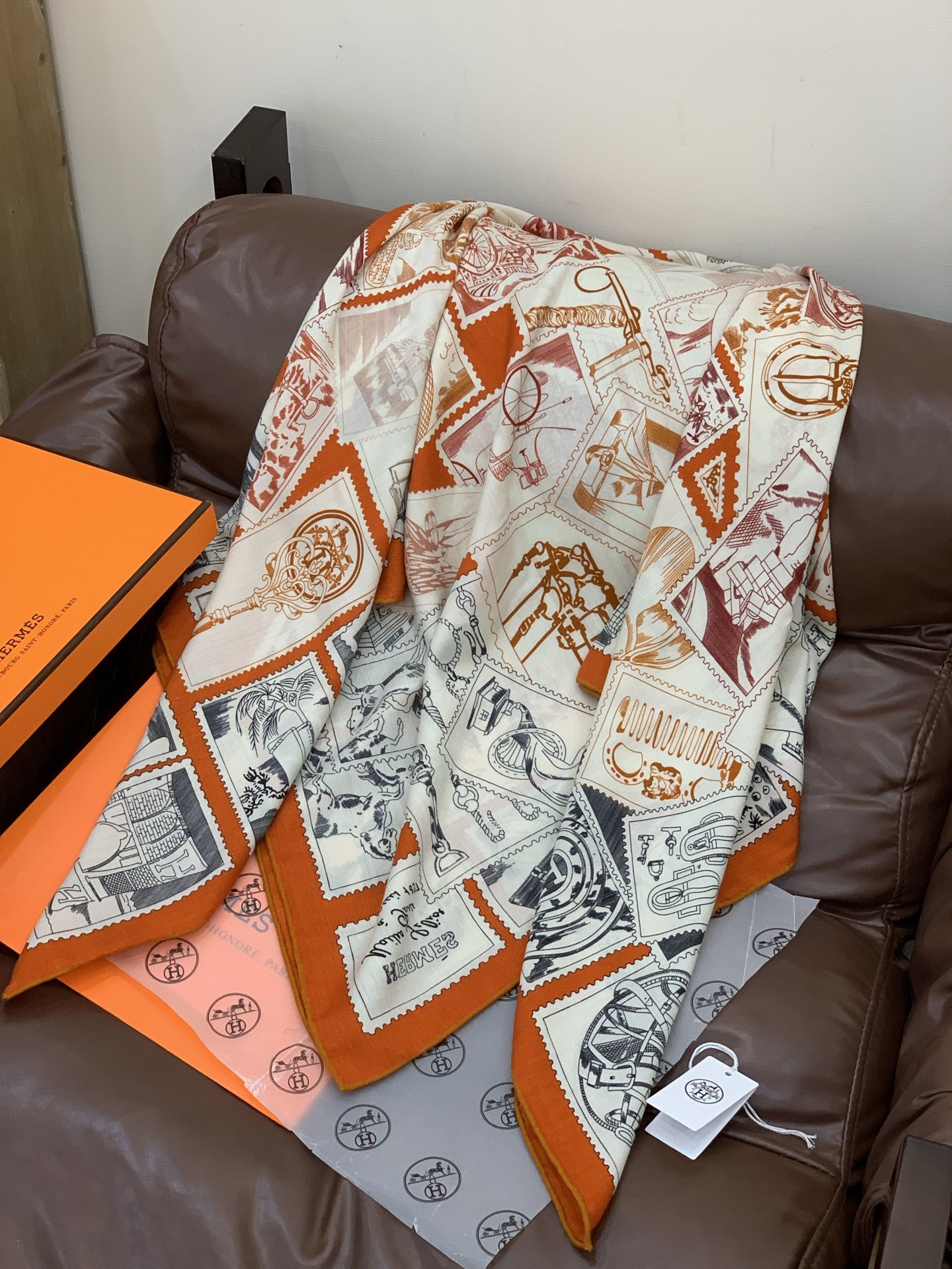 💟2025年秋冬抢先 上新💞【双面同色丝毛绒方巾】手工卷边山羊绒和真丝混纺披肩（70%山羊绒，30%桑蚕