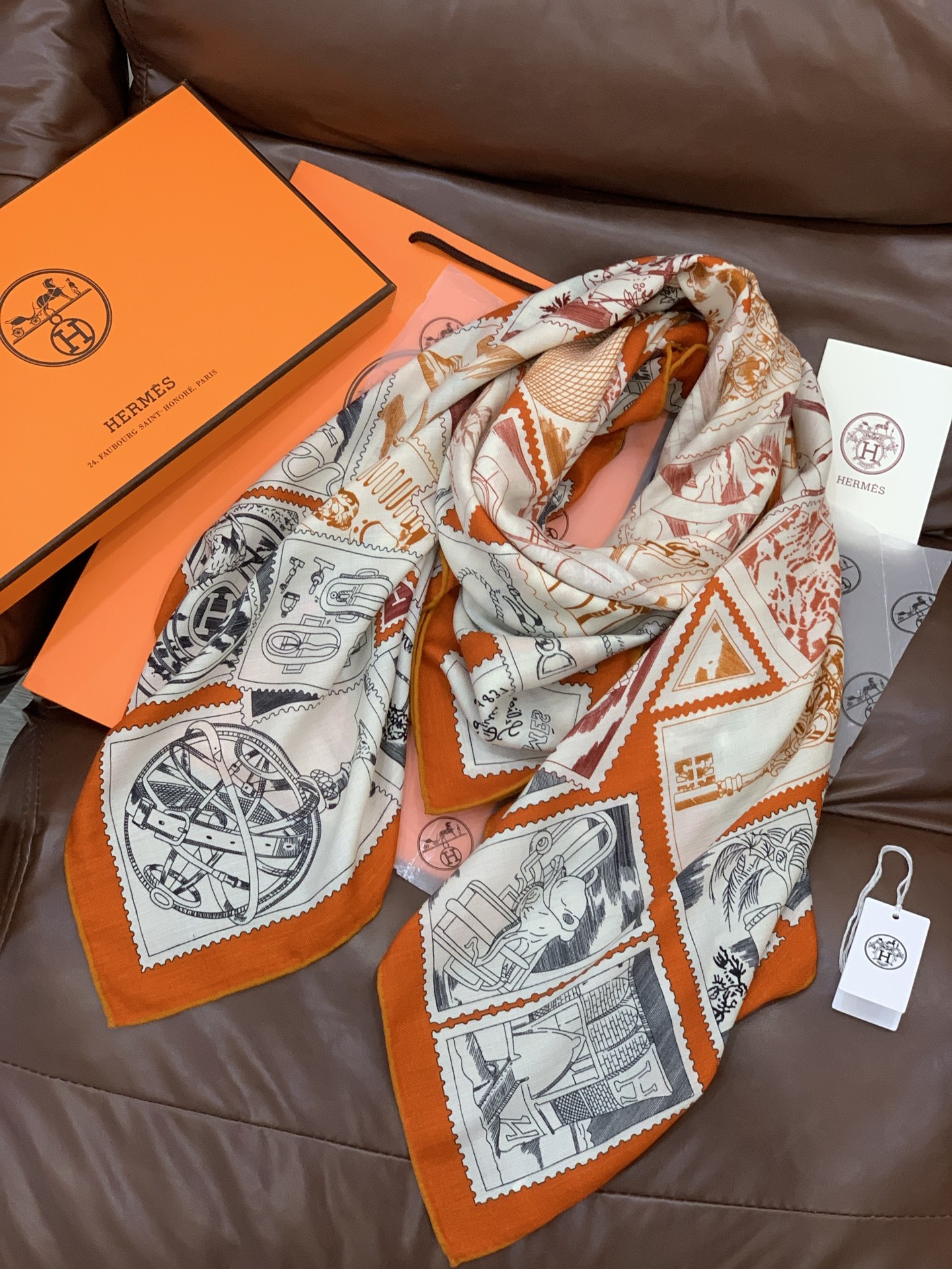 💟2025年秋冬抢先 上新💞【双面同色丝毛绒方巾】手工卷边山羊绒和真丝混纺披肩（70%山羊绒，30%桑蚕