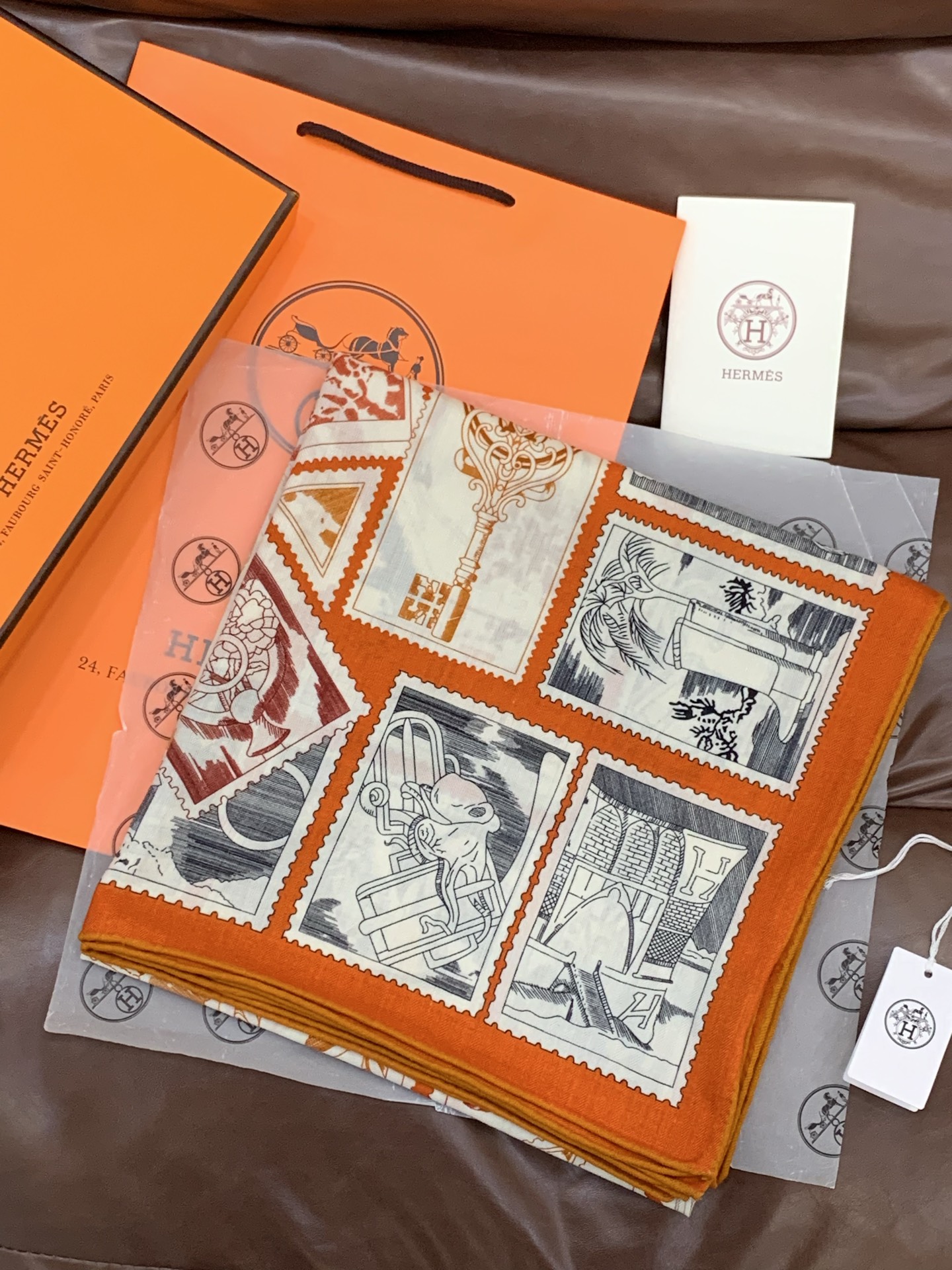 💟2025年秋冬抢先 上新💞【双面同色丝毛绒方巾】手工卷边山羊绒和真丝混纺披肩（70%山羊绒，30%桑蚕