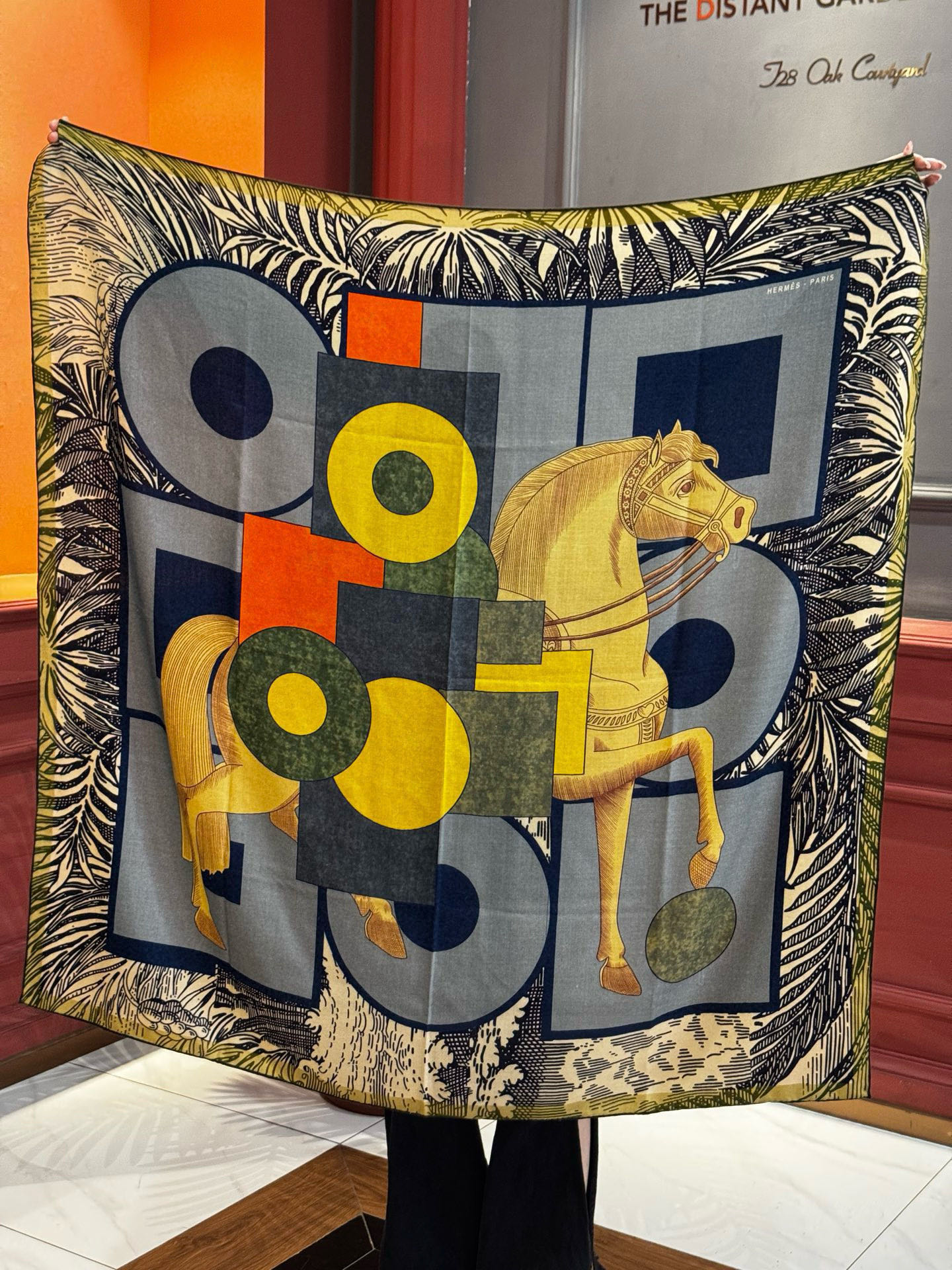 H，目前最热门的 “超现实爱马仕枢纽” 风靡全宇宙，听名字就充斥着未来空间♥️艺术品一样的存在，会绝版的