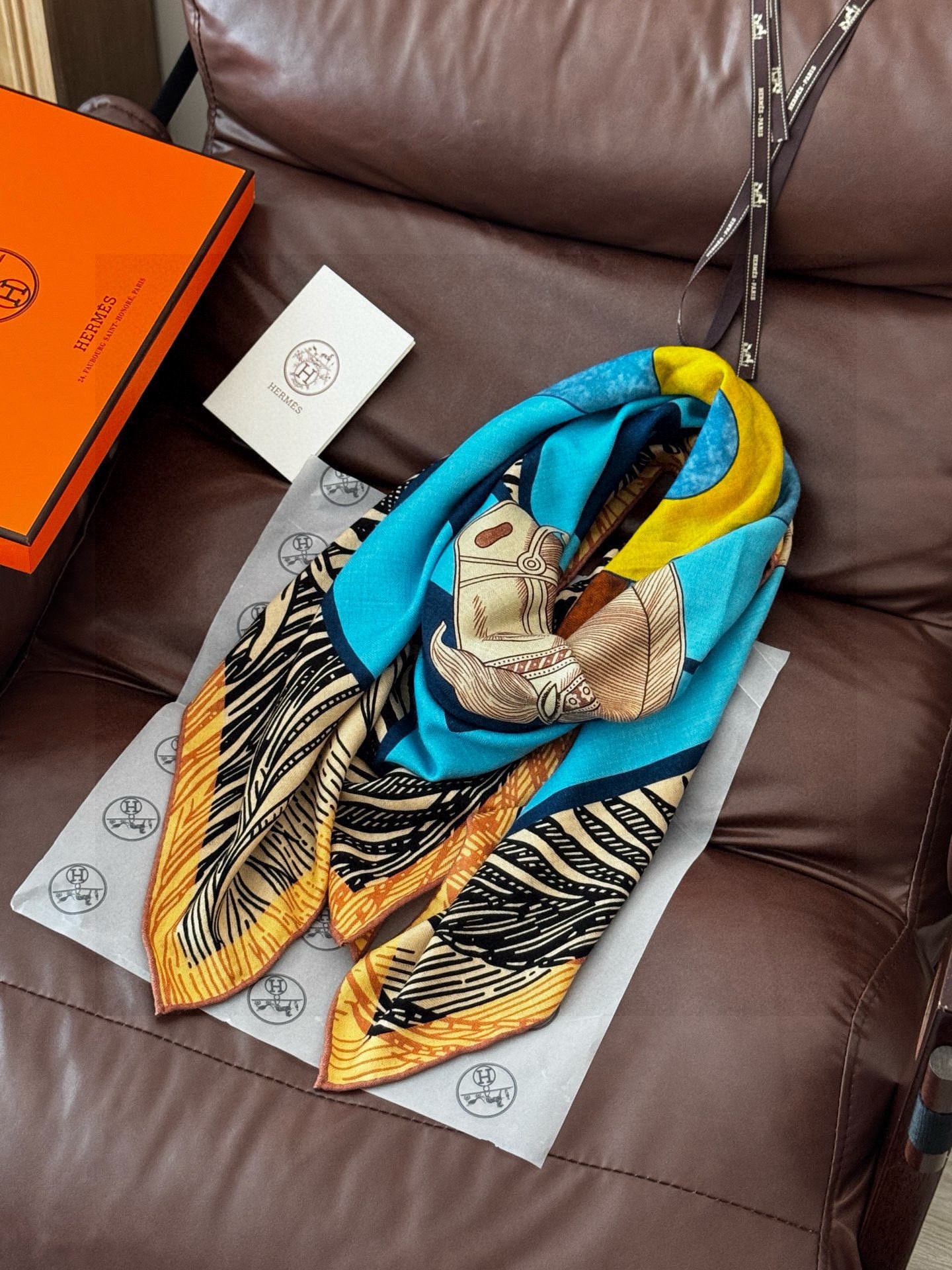 H，目前最热门的 “超现实爱马仕枢纽” 风靡全宇宙，听名字就充斥着未来空间♥️艺术品一样的存在，会绝版的