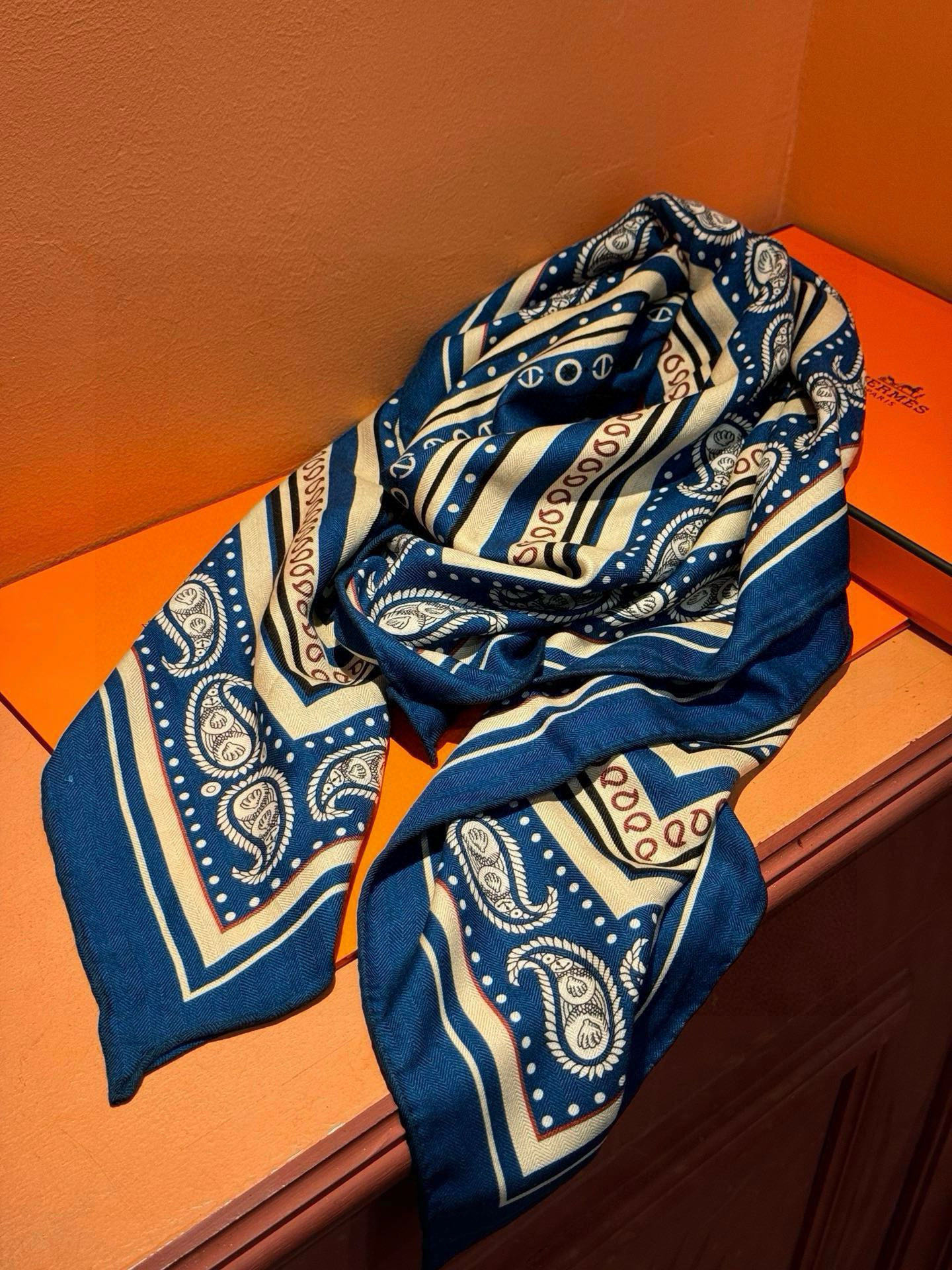 羊绒新款🆕👏👏买了都说好看‼️推荐💕爱马仕双面同色羊绒方巾【水手纹身双面同色140】，顶级工艺超值‼️爱