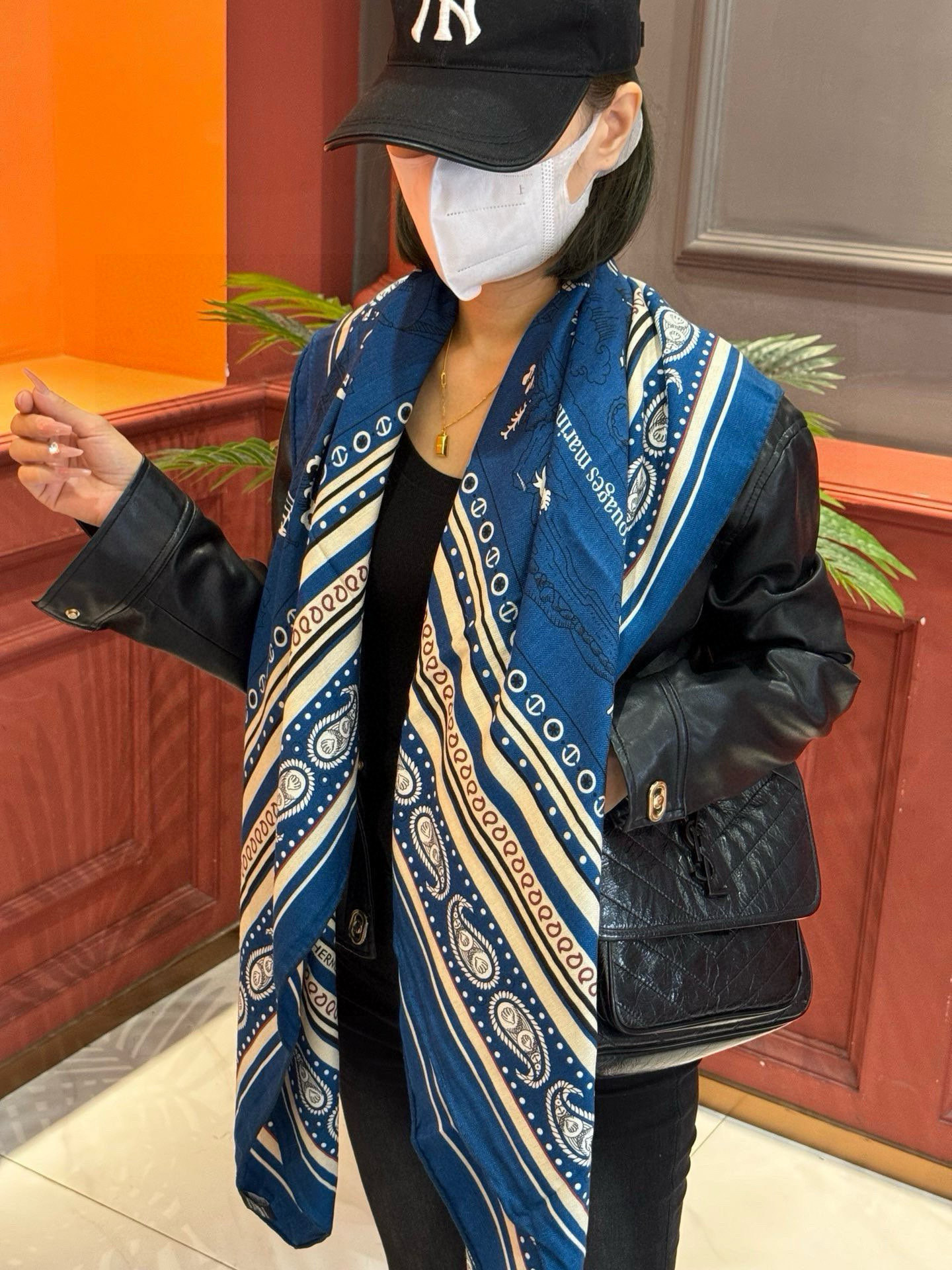 羊绒新款🆕👏👏买了都说好看‼️推荐💕爱马仕双面同色羊绒方巾【水手纹身双面同色140】，顶级工艺超值‼️爱