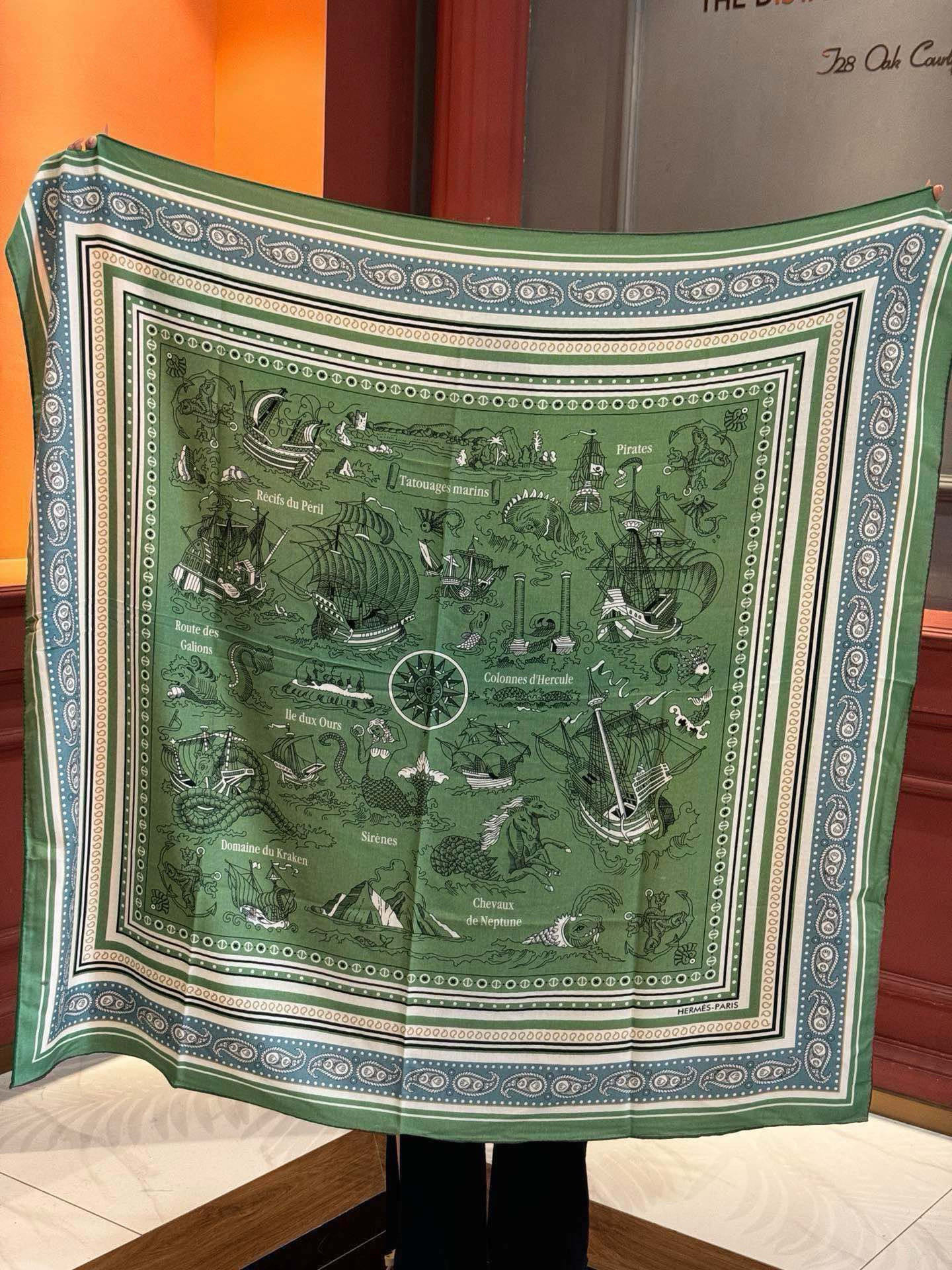 羊绒新款🆕👏👏买了都说好看‼️推荐💕爱马仕双面同色羊绒方巾【水手纹身双面同色140】，顶级工艺超值‼️爱