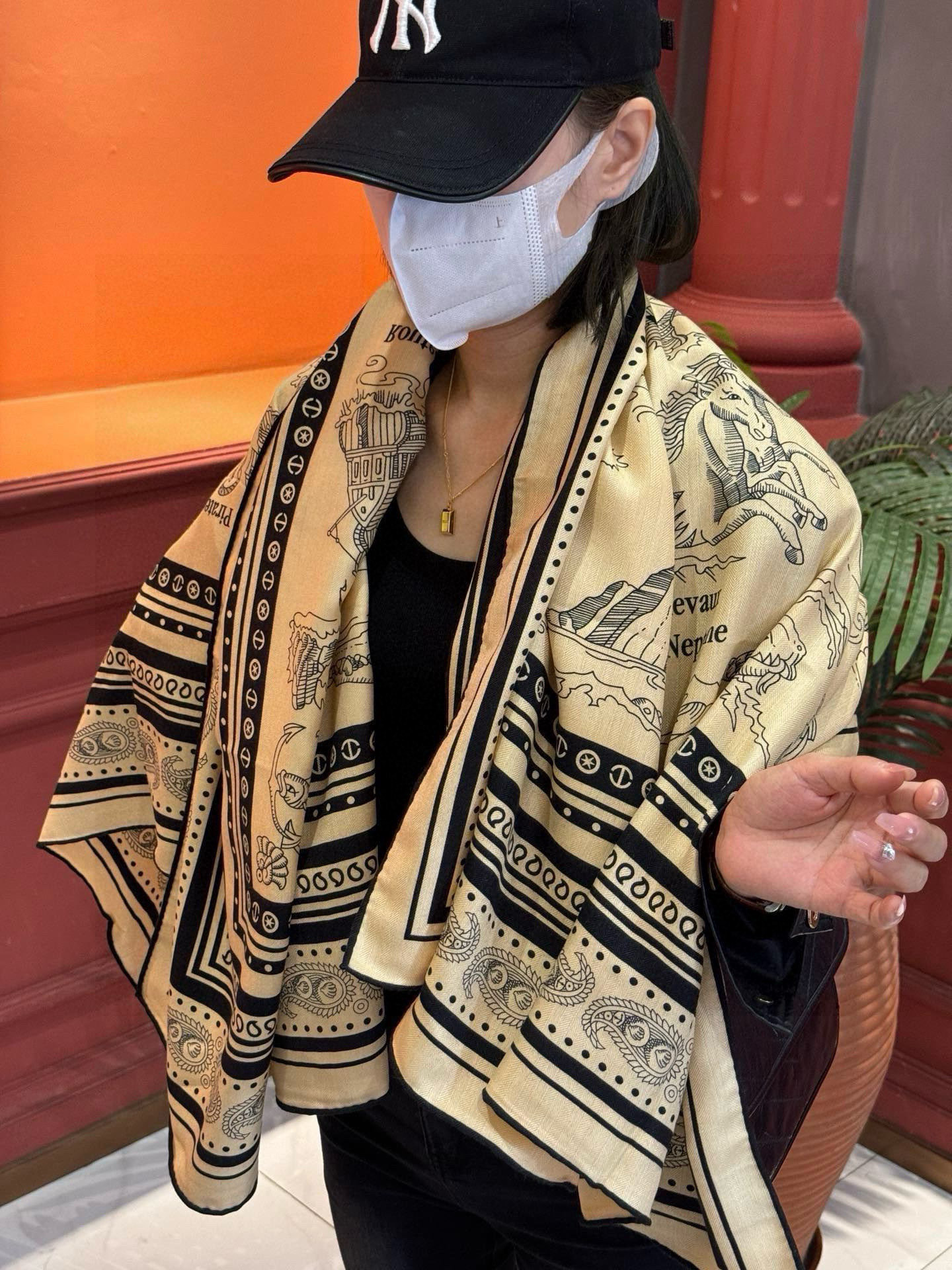 羊绒新款🆕👏👏买了都说好看‼️推荐💕爱马仕双面同色羊绒方巾【水手纹身双面同色140】，顶级工艺超值‼️爱